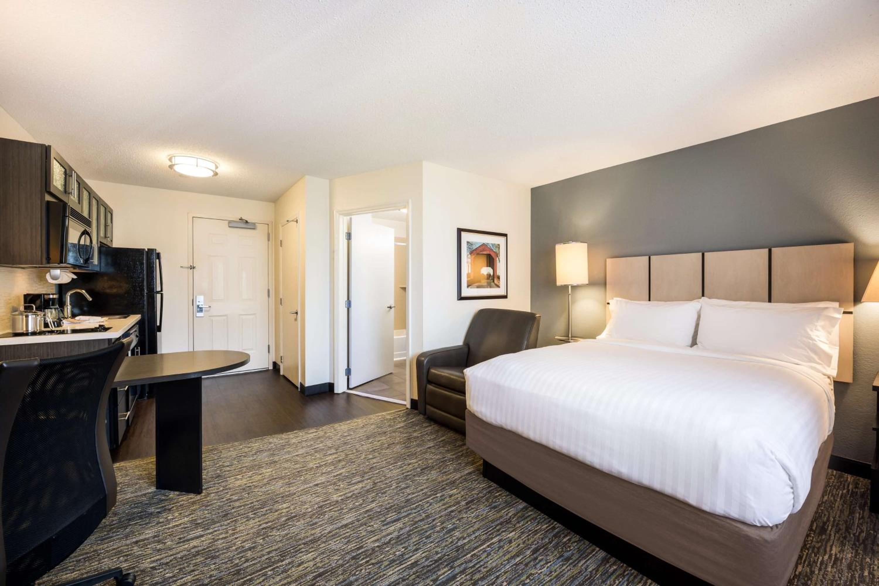 Sonesta Simply Suites Detroit Troy