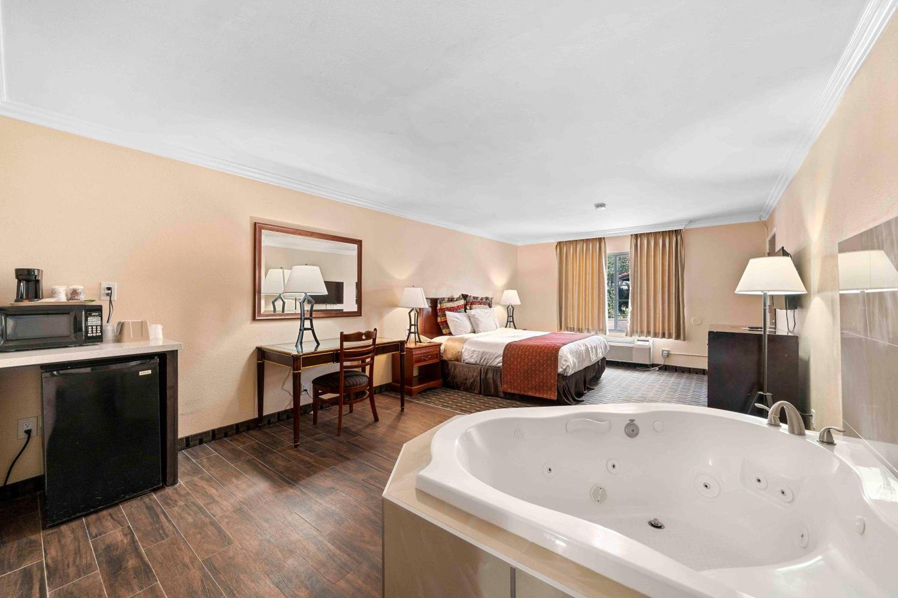 Lemon Tree Hotel and Suites