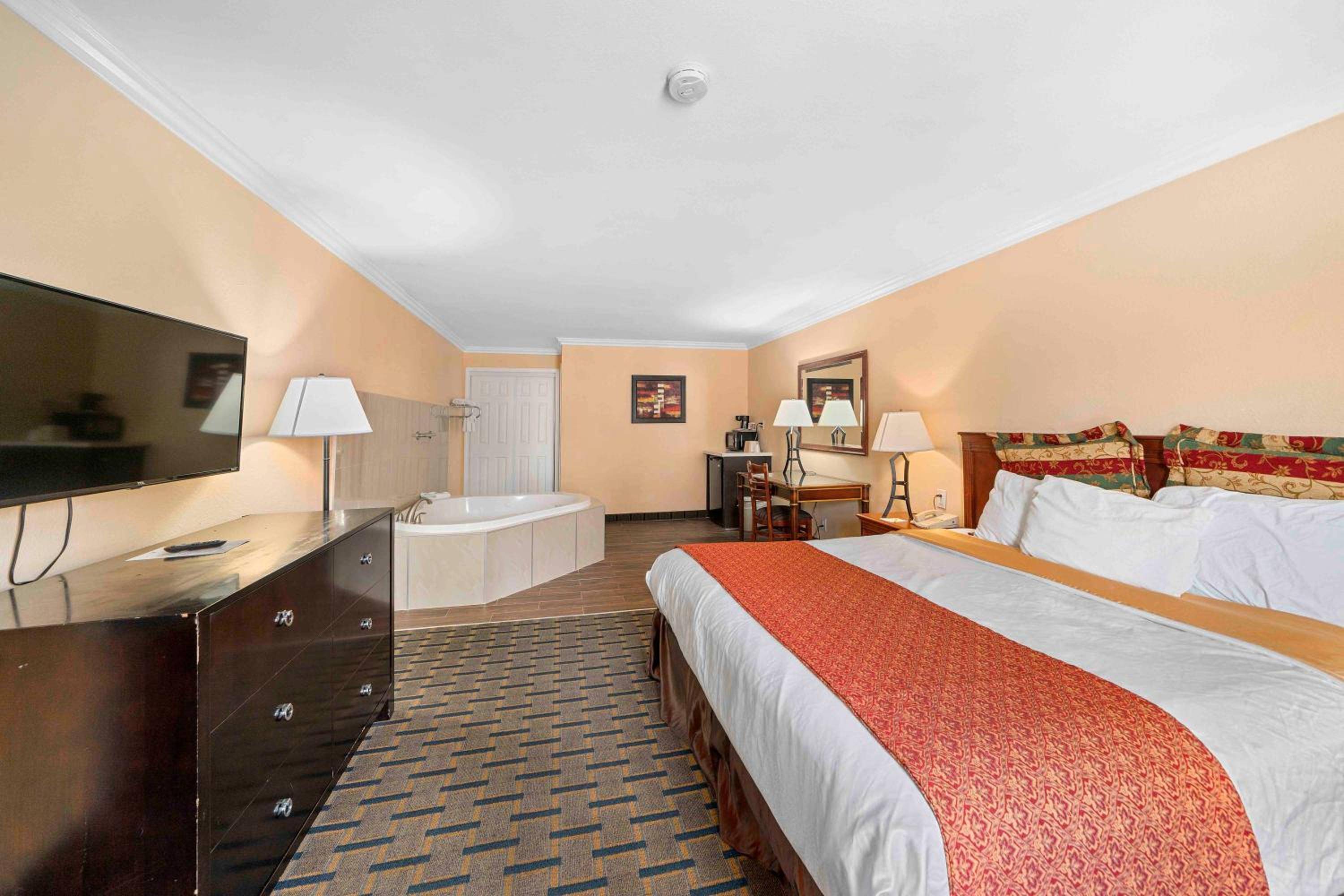 Lemon Tree Hotel and Suites