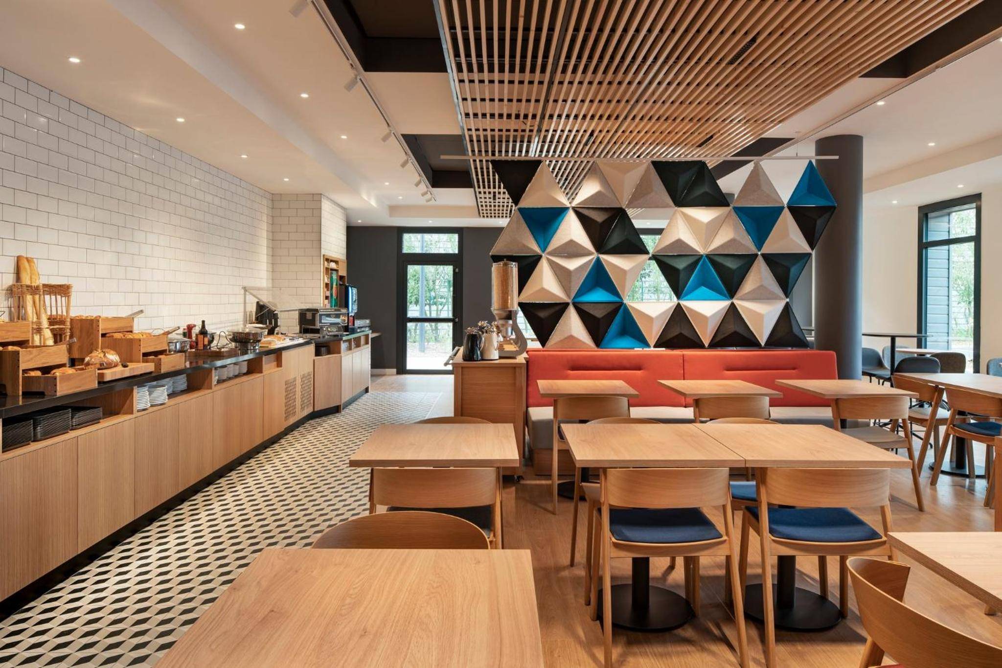 Holiday Inn Express - Marne-la-Vallée Val d'Europe, an IHG Hotel