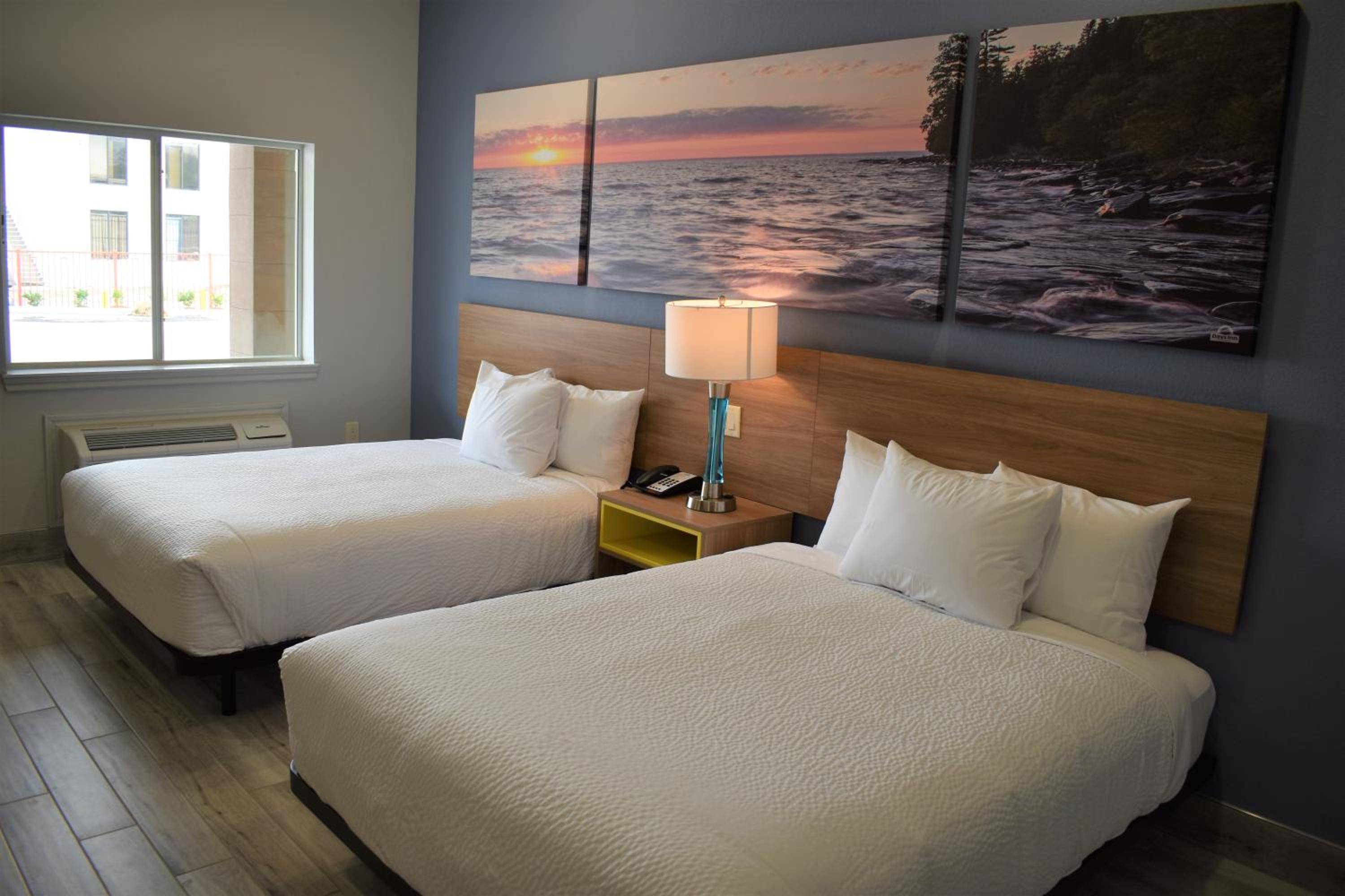 Days Inn & Suites by Wyndham Downtown/University of Houston