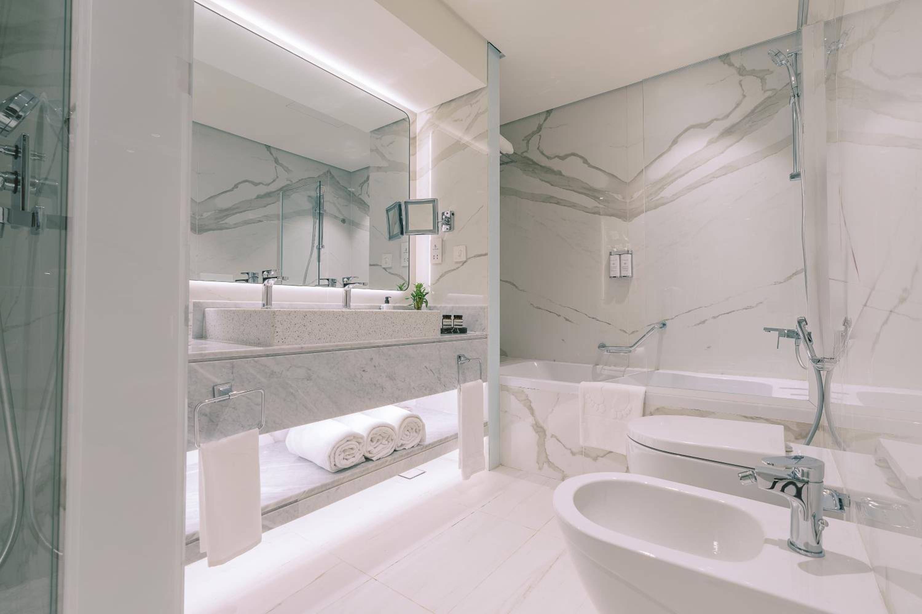 Khalidia Palace Hotel Dubai by Mourouj Gloria