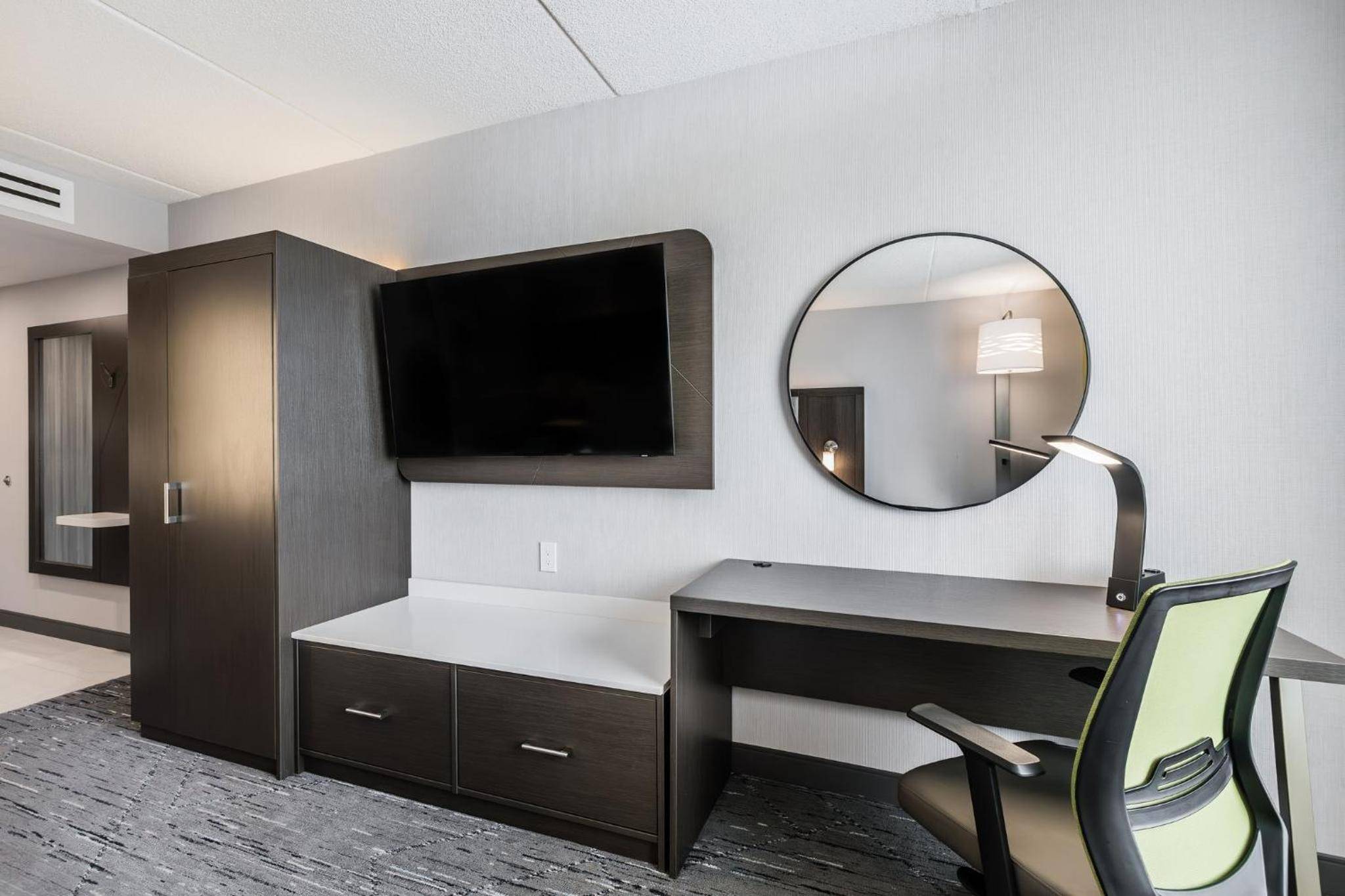 Holiday Inn Express & Suites - Toronto Airport South, an IHG Hotel