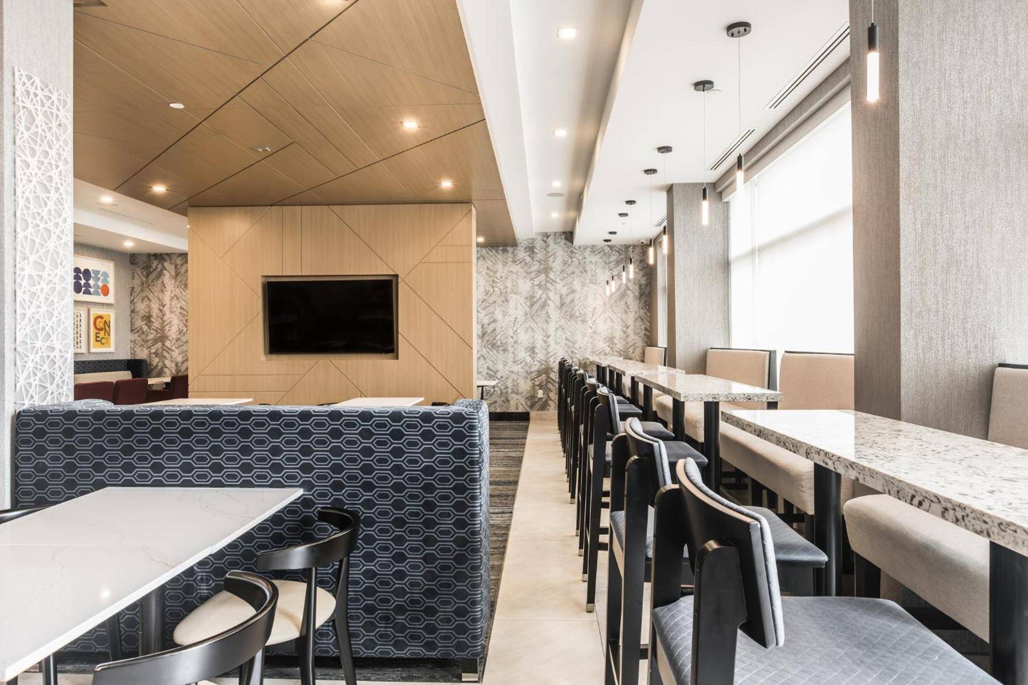 Holiday Inn Express & Suites - Toronto Airport South, an IHG Hotel