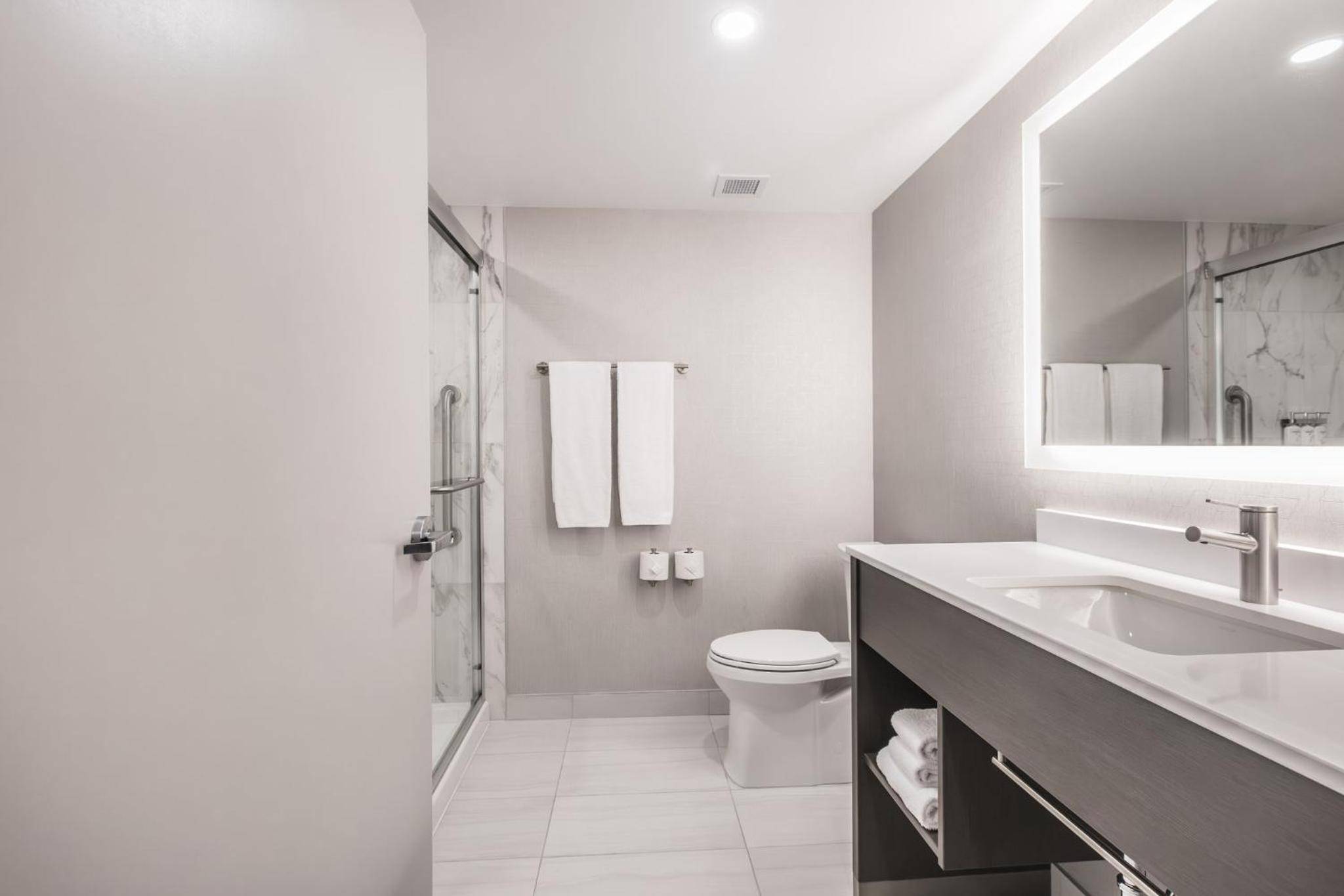 Holiday Inn Express & Suites - Toronto Airport South, an IHG Hotel