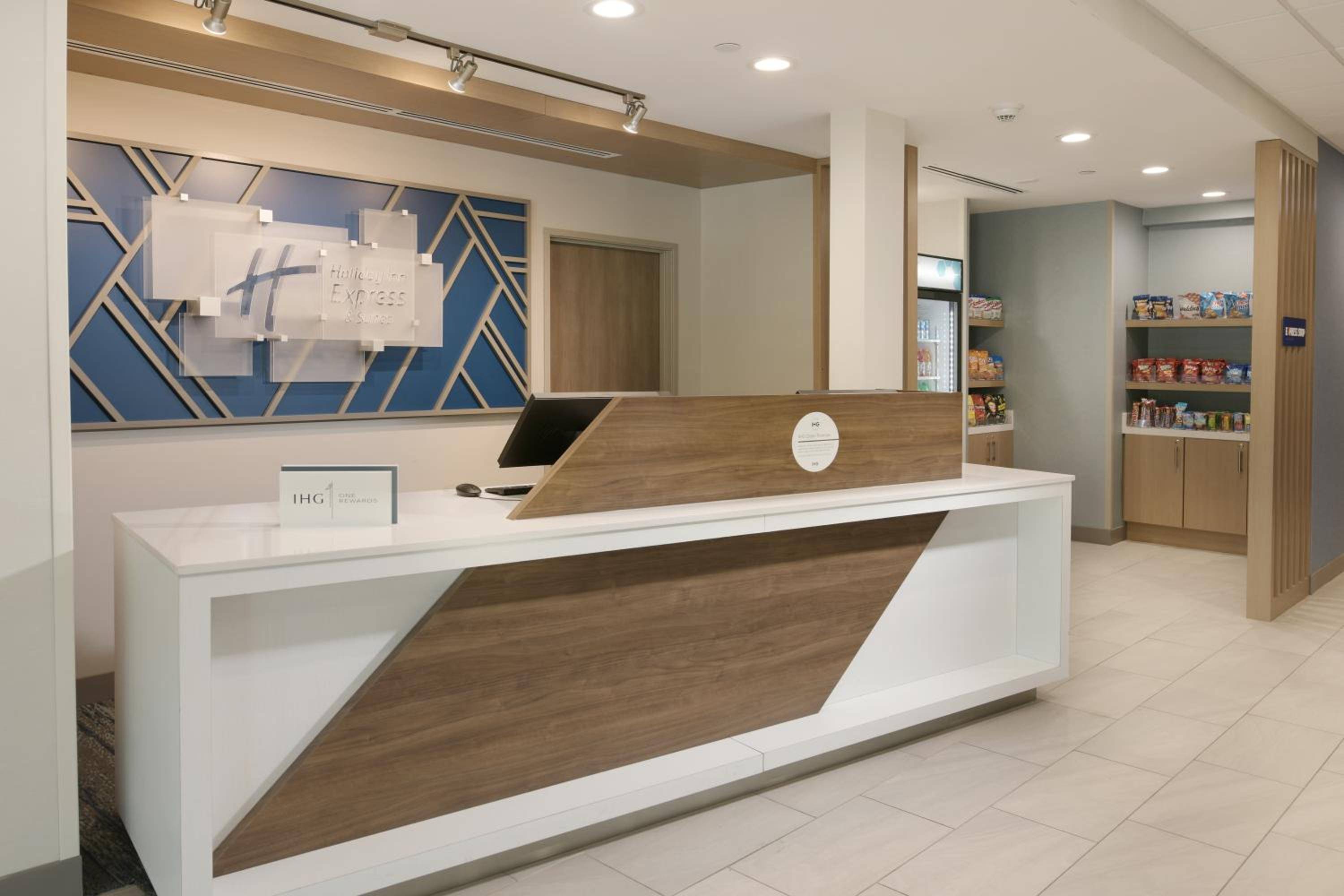 Holiday Inn Express & Suites - Williamstown - Glassboro, an IHG Hotel