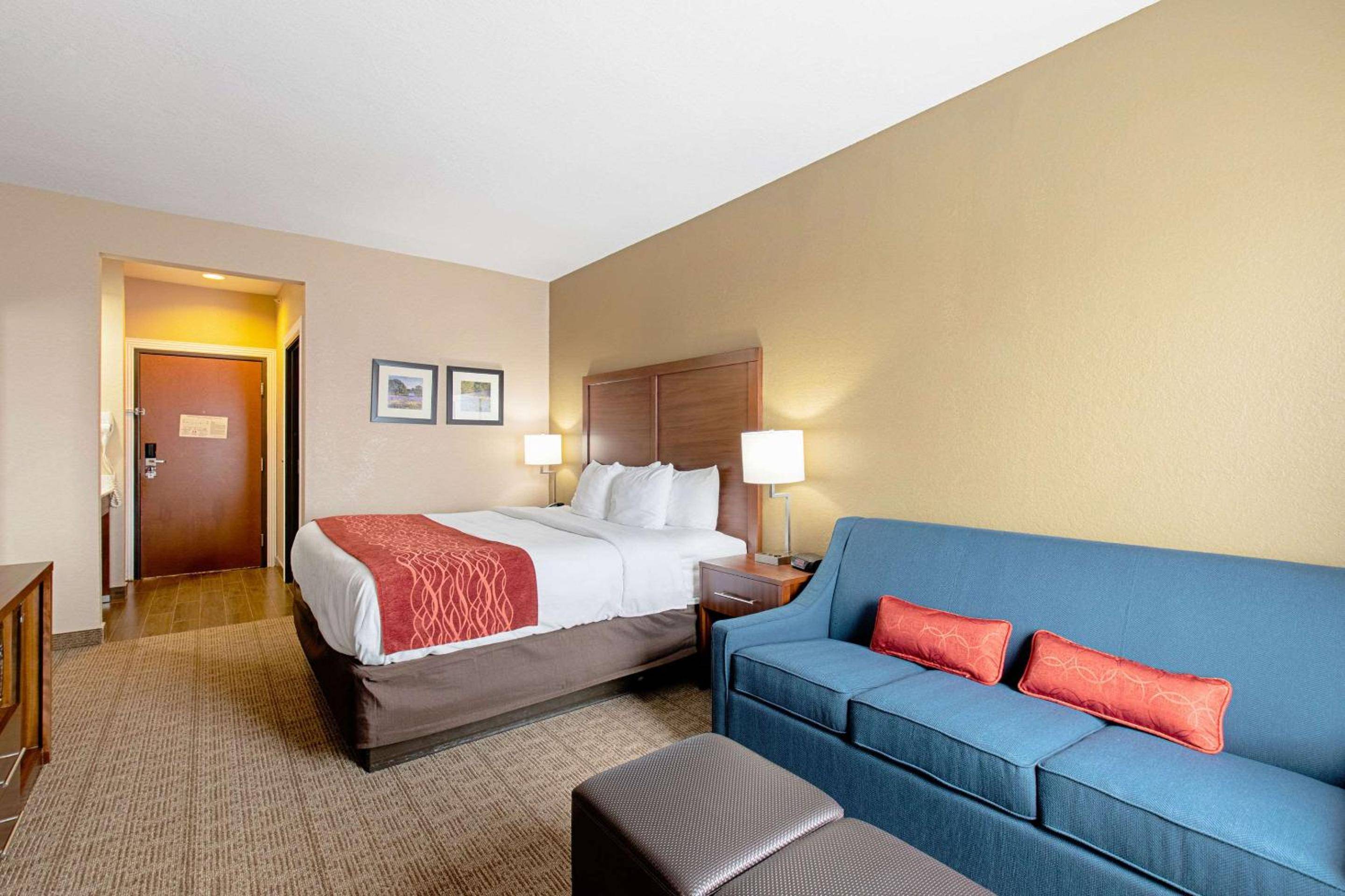 Comfort Inn & Suites and Suites Fredericksburg