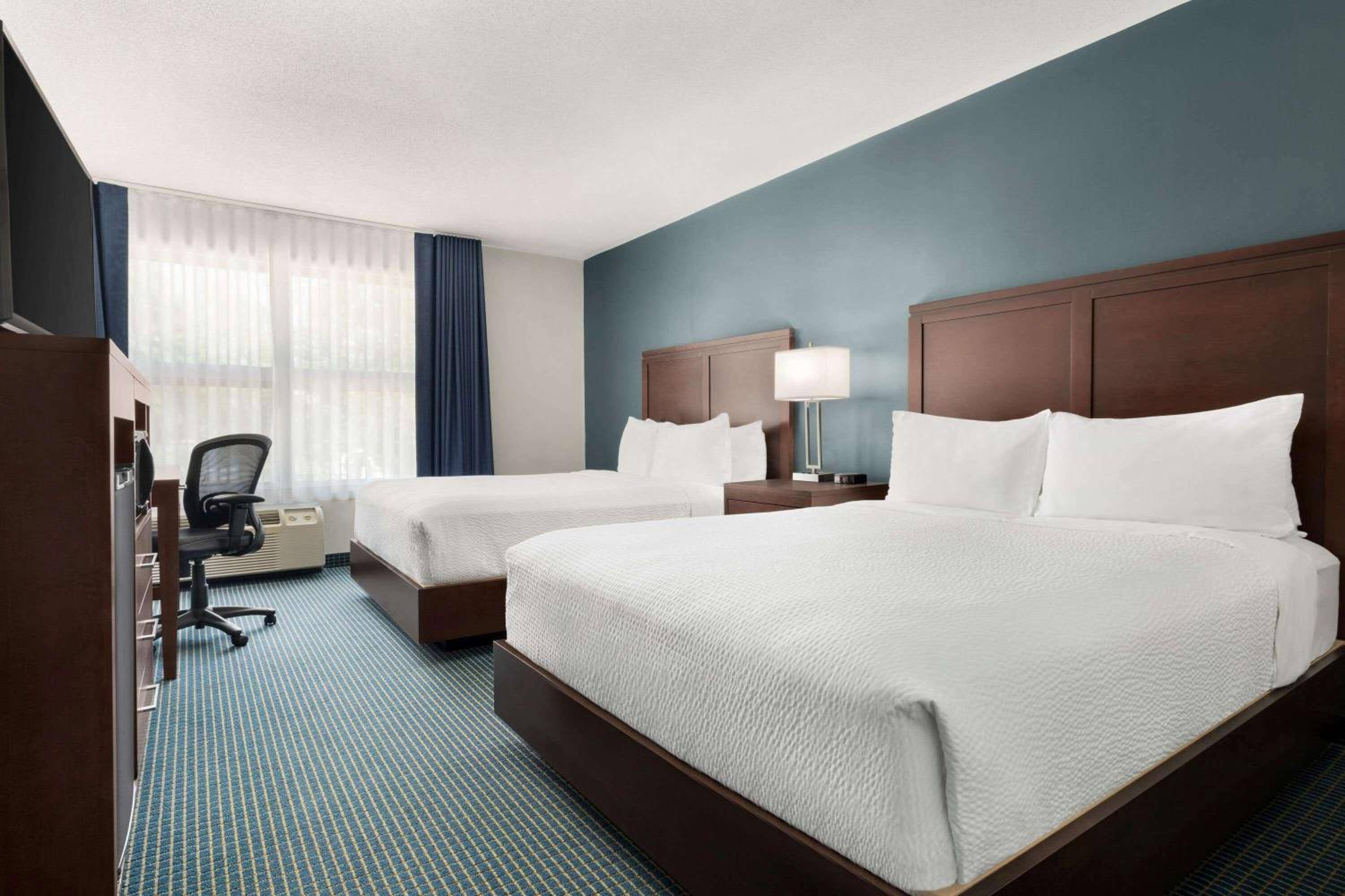 Days Inn by Wyndham Sarnia Harbourfront