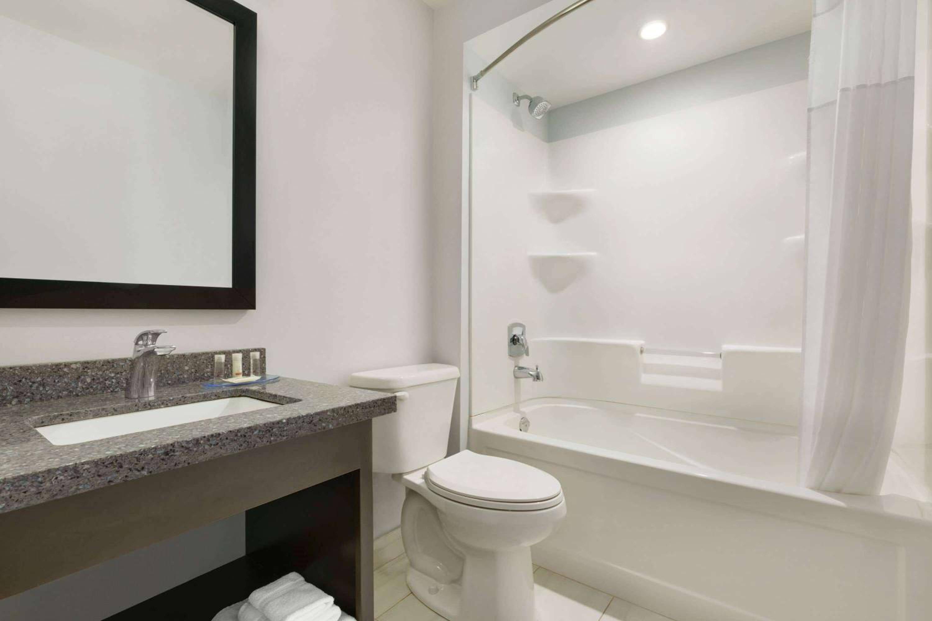 Days Inn by Wyndham Sarnia Harbourfront