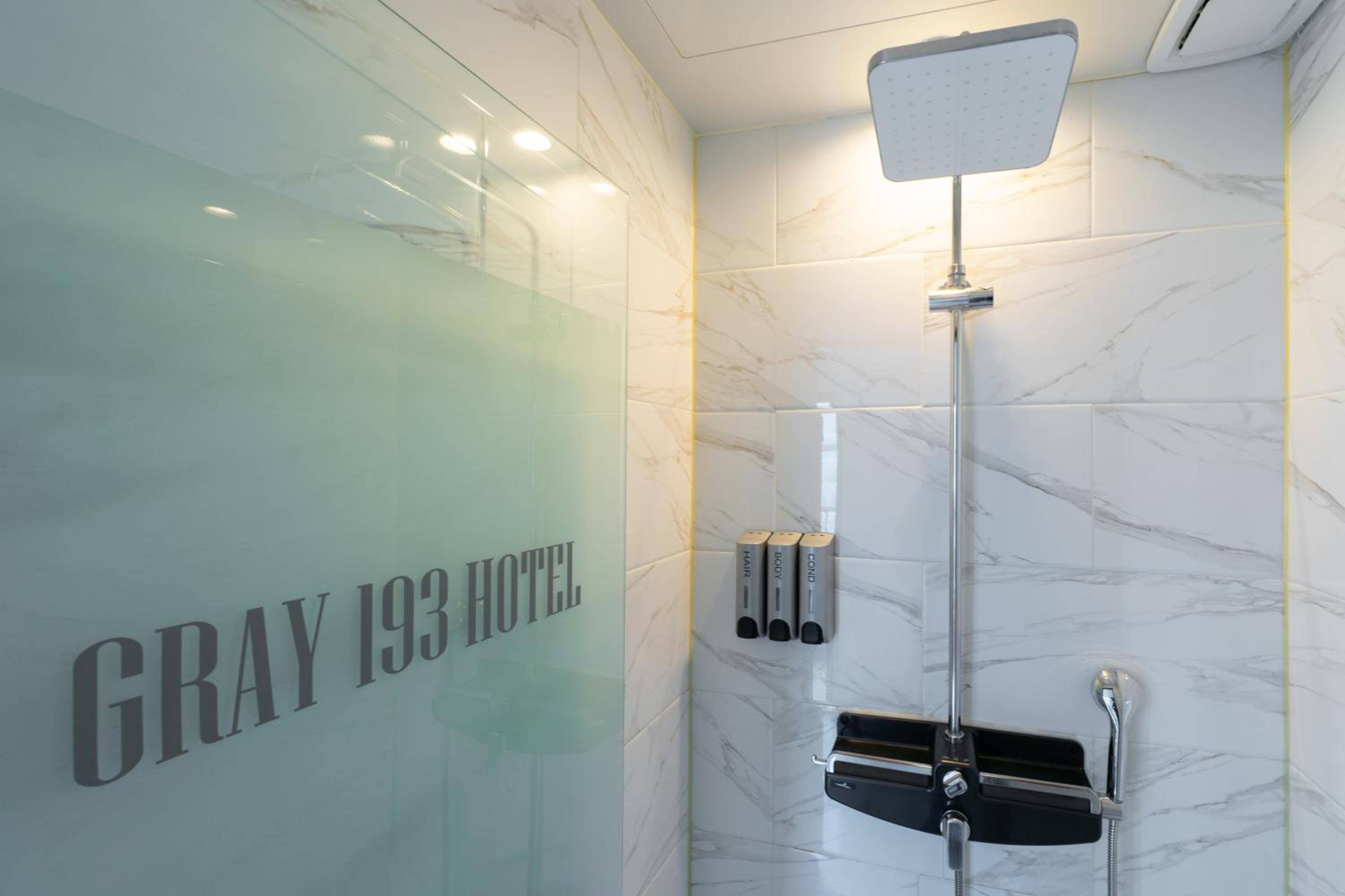 Gray 193 Gwangan Beach 그레이 193 광안리