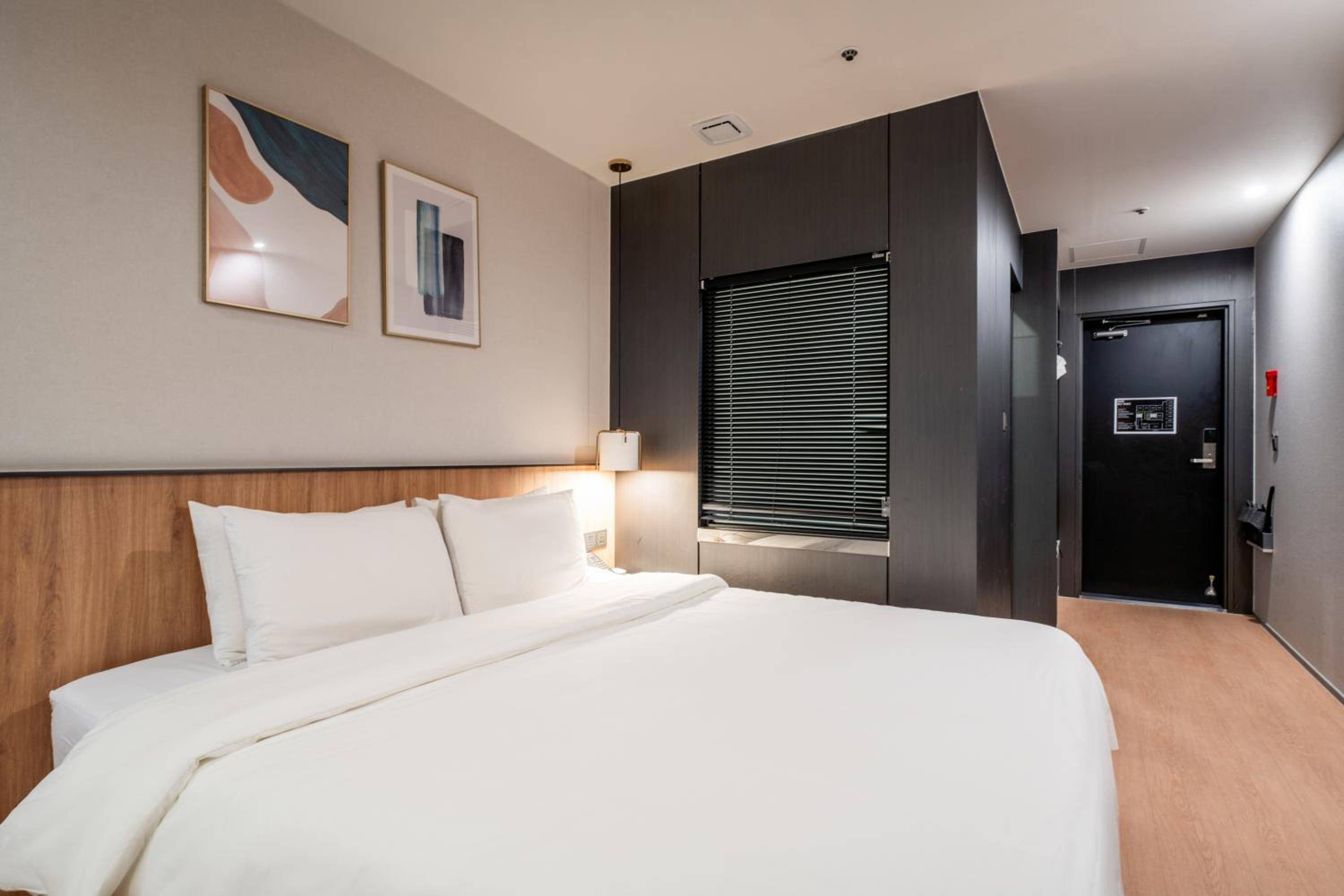 Gray 193 Gwangan Beach 그레이 193 광안리