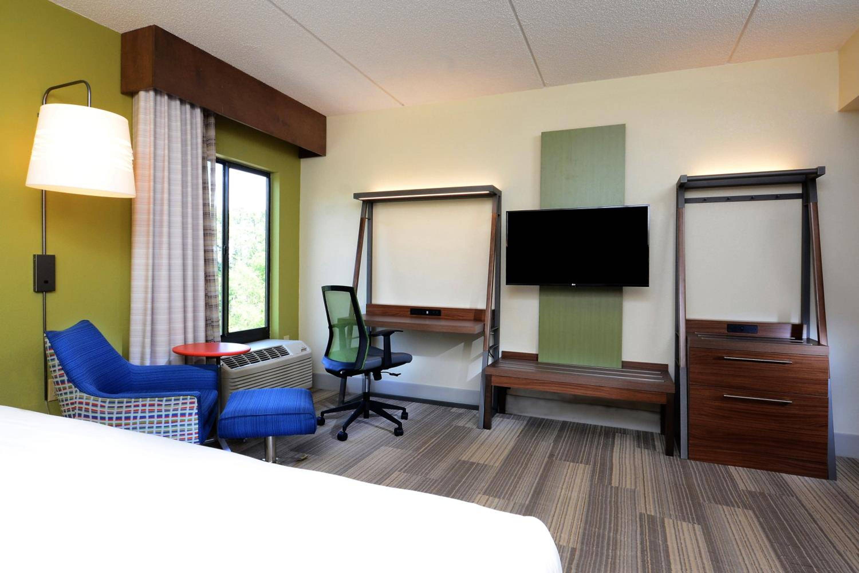 Holiday Inn Express & Suites Raleigh Durham Airport at RTP, an IHG Hotel