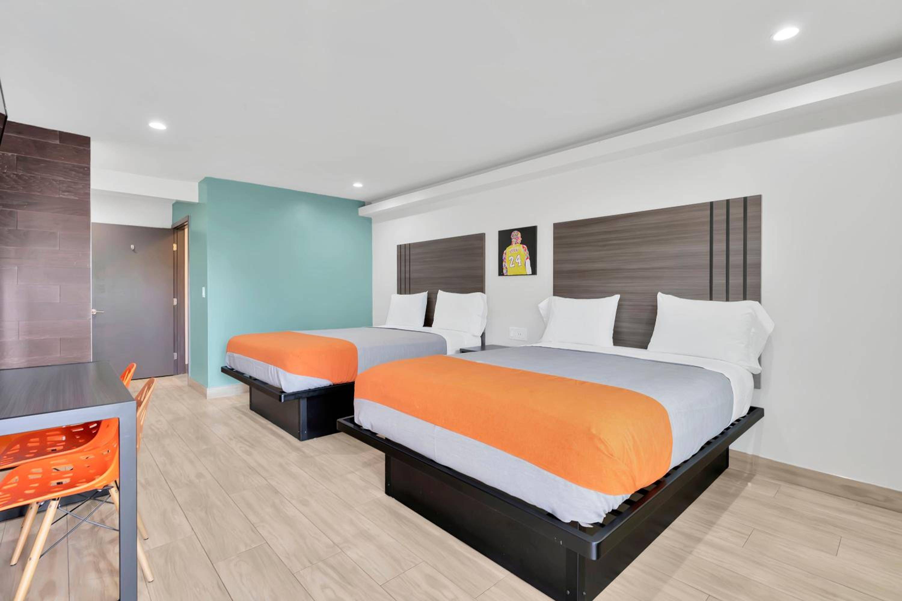 Exclusivo Inn and Suites