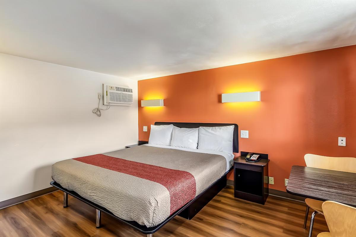 Motel 6 Elizabeth, NJ - Newark Liberty Intl Airport