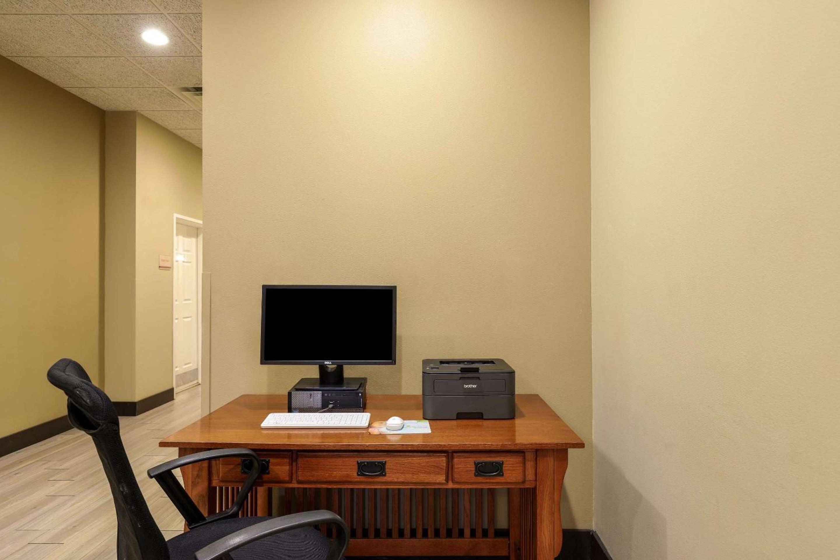 MainStay Suites Fitchburg - Madison