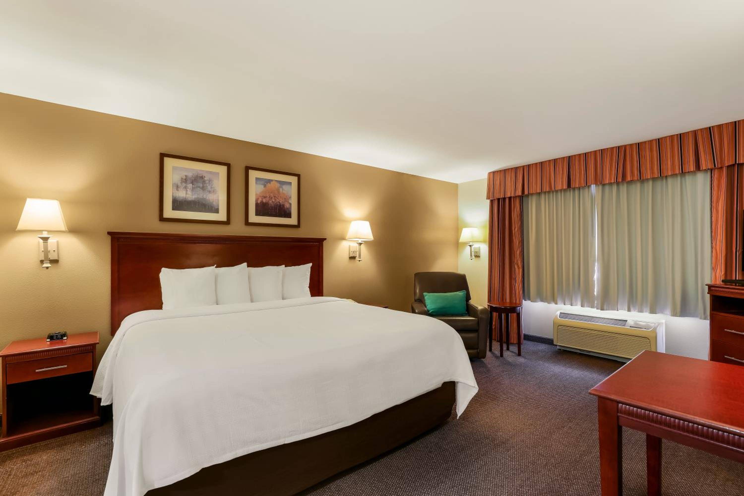 MainStay Suites Fitchburg - Madison