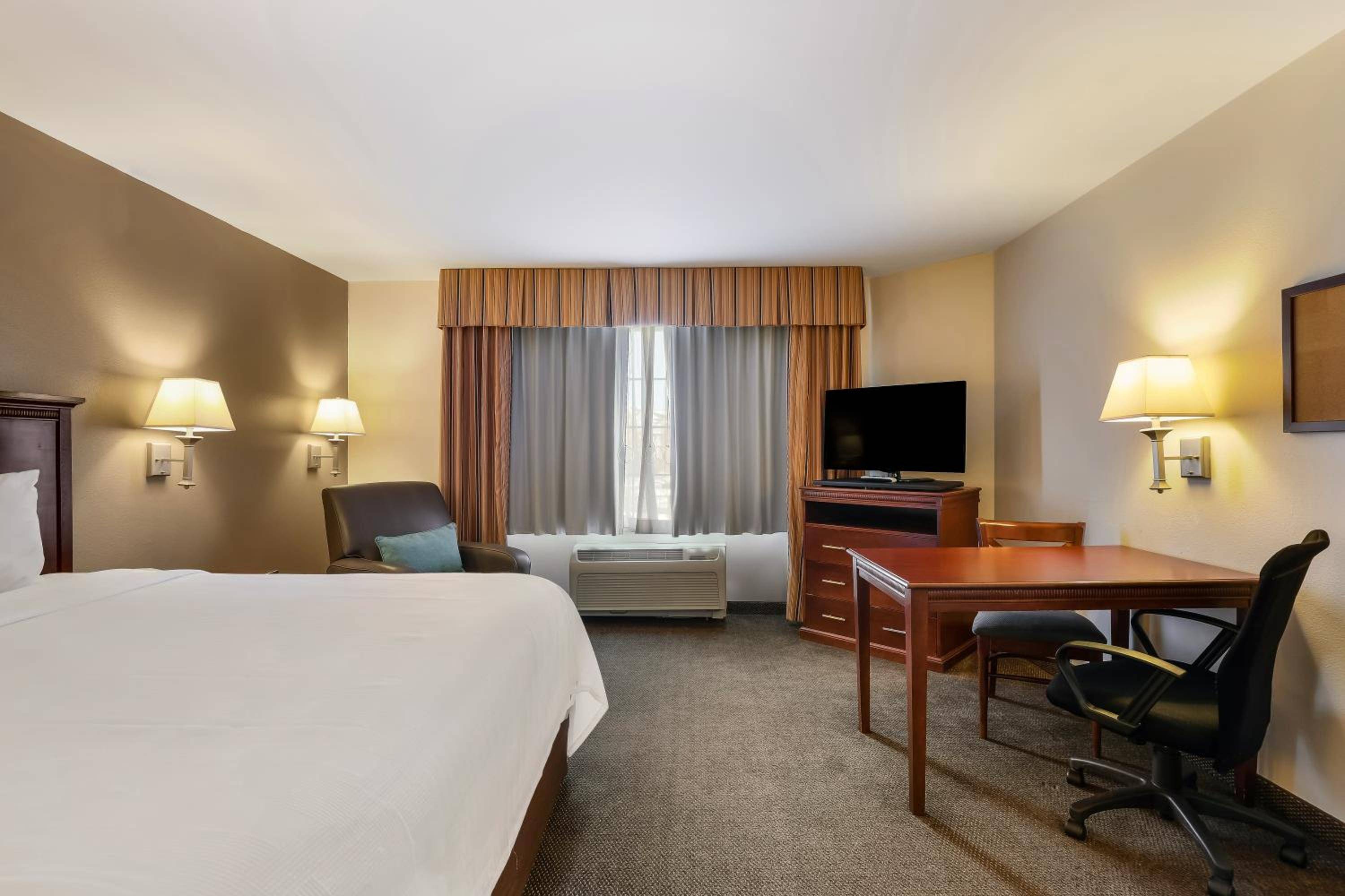 MainStay Suites Fitchburg - Madison