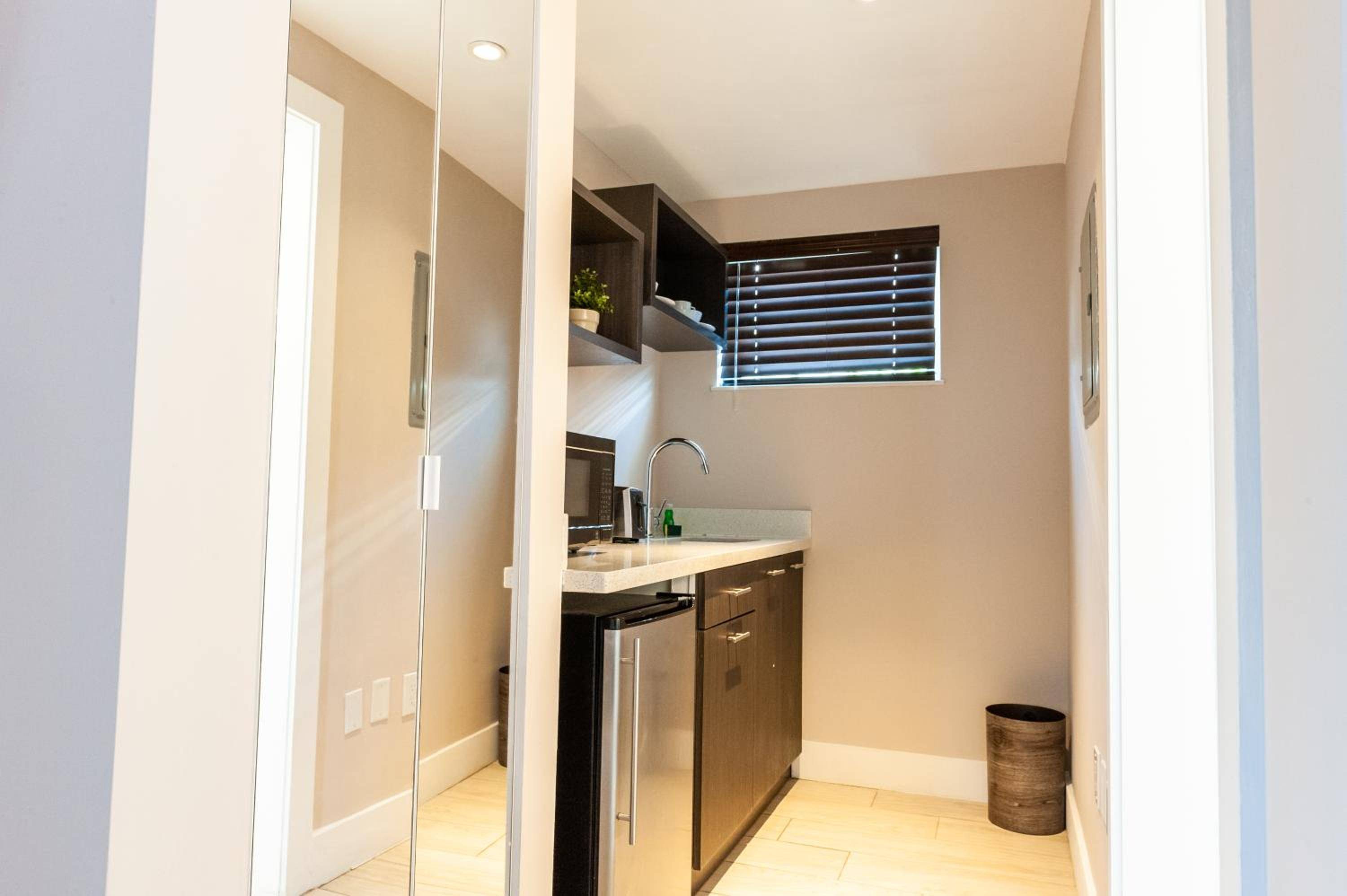 Waterside Hotel and Suites