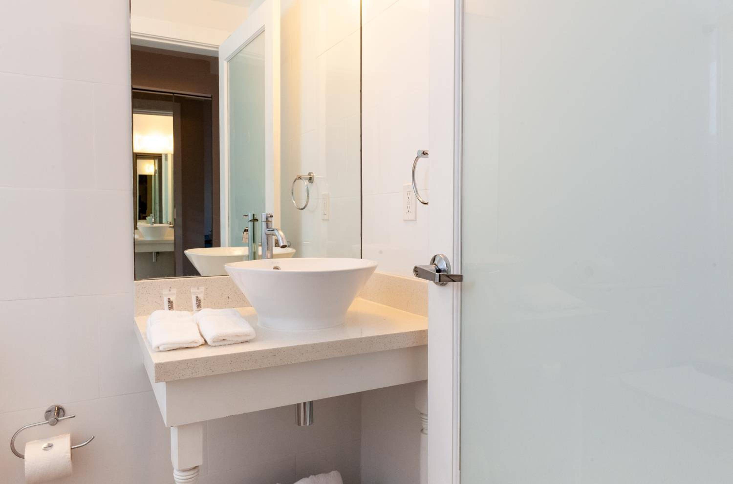 Waterside Hotel and Suites