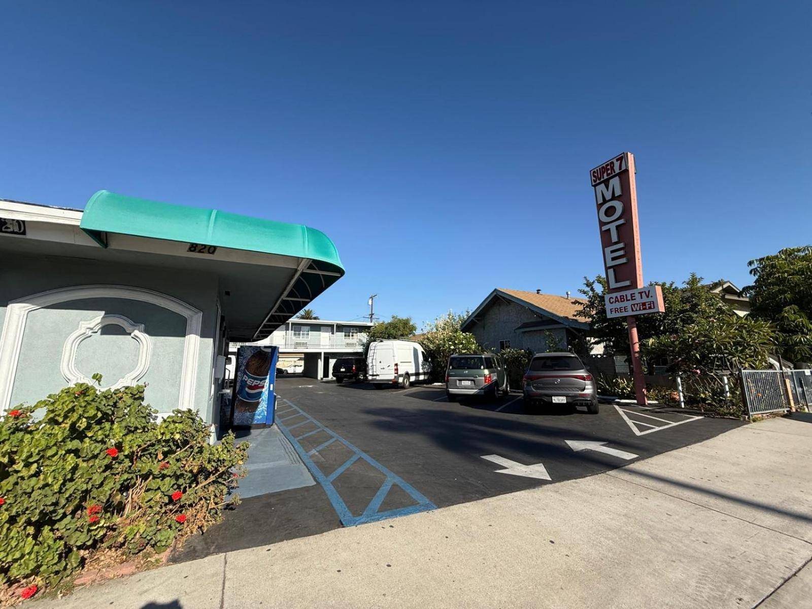 Super 7 Motel - Anaheim Packing District & Disneyland