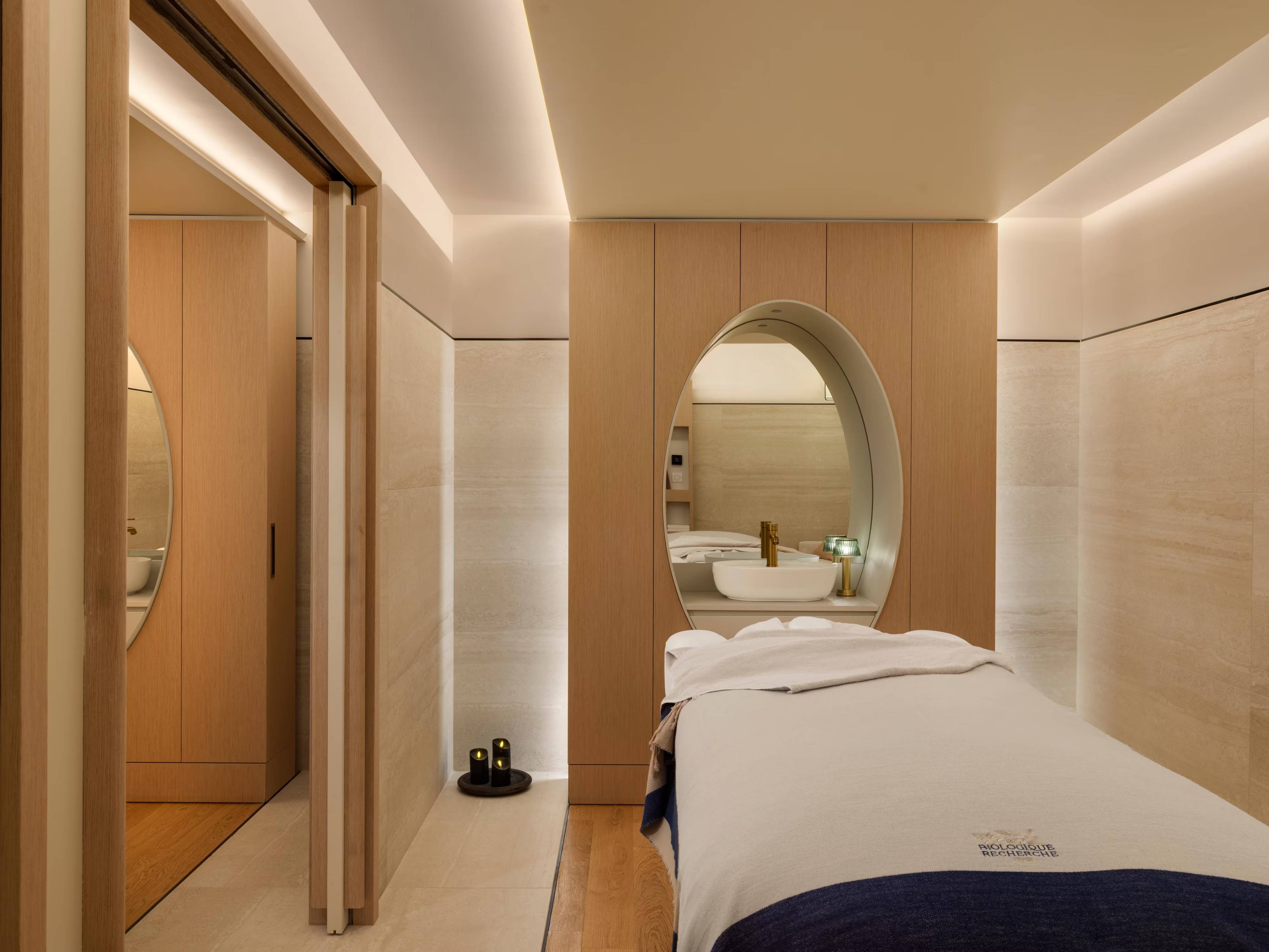 InterContinental Chantilly Chateau Mont Royal, an IHG Hotel