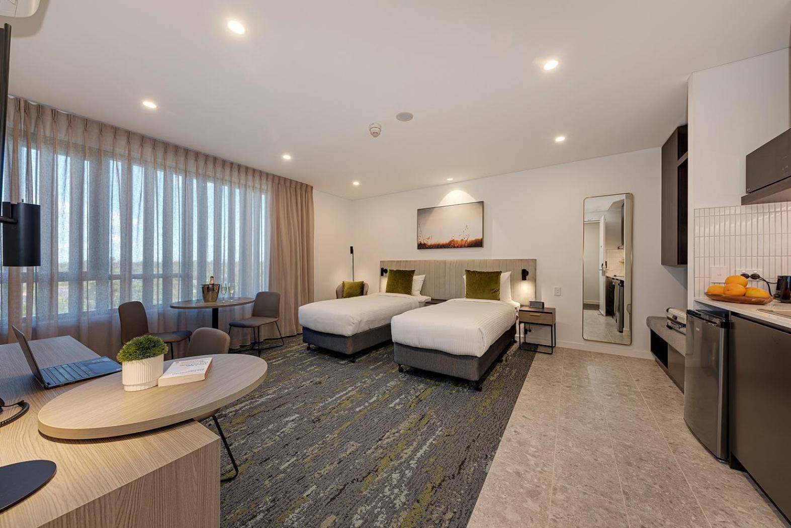 Littomore Hotel & Suites Kingswood