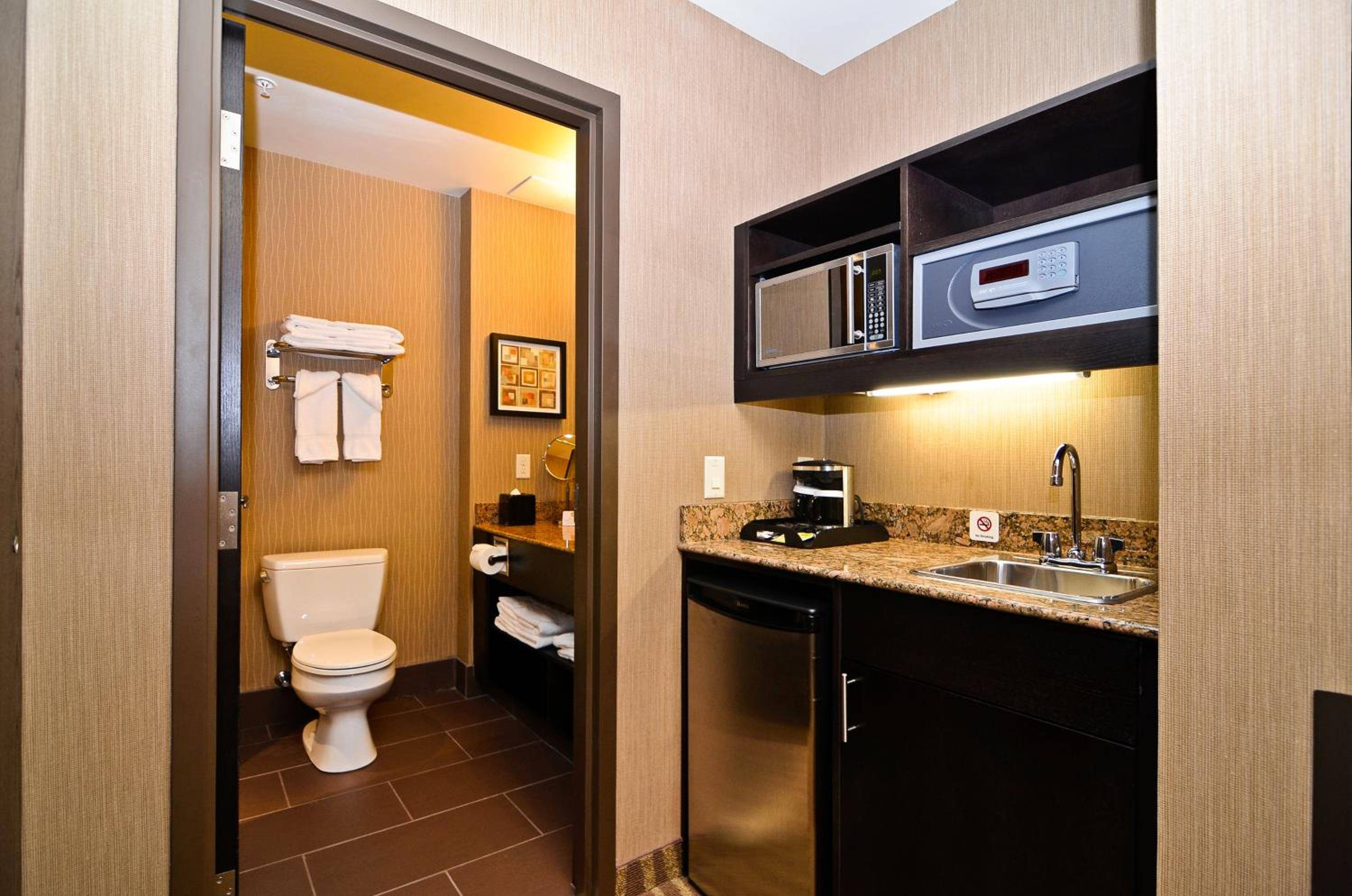 Best Western Premier Freeport Inn Calgary Airport