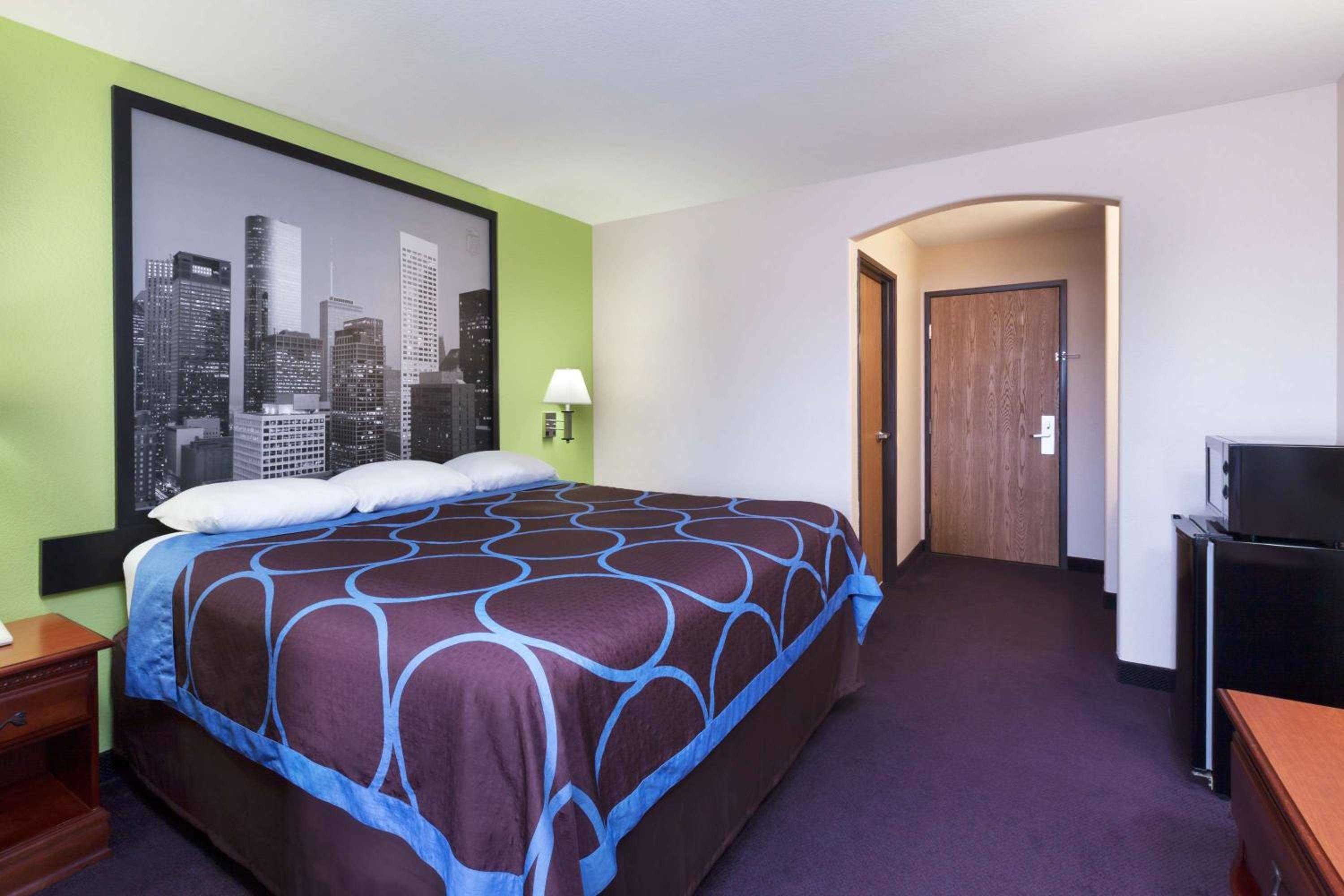 Super 8 by Wyndham Huntsville