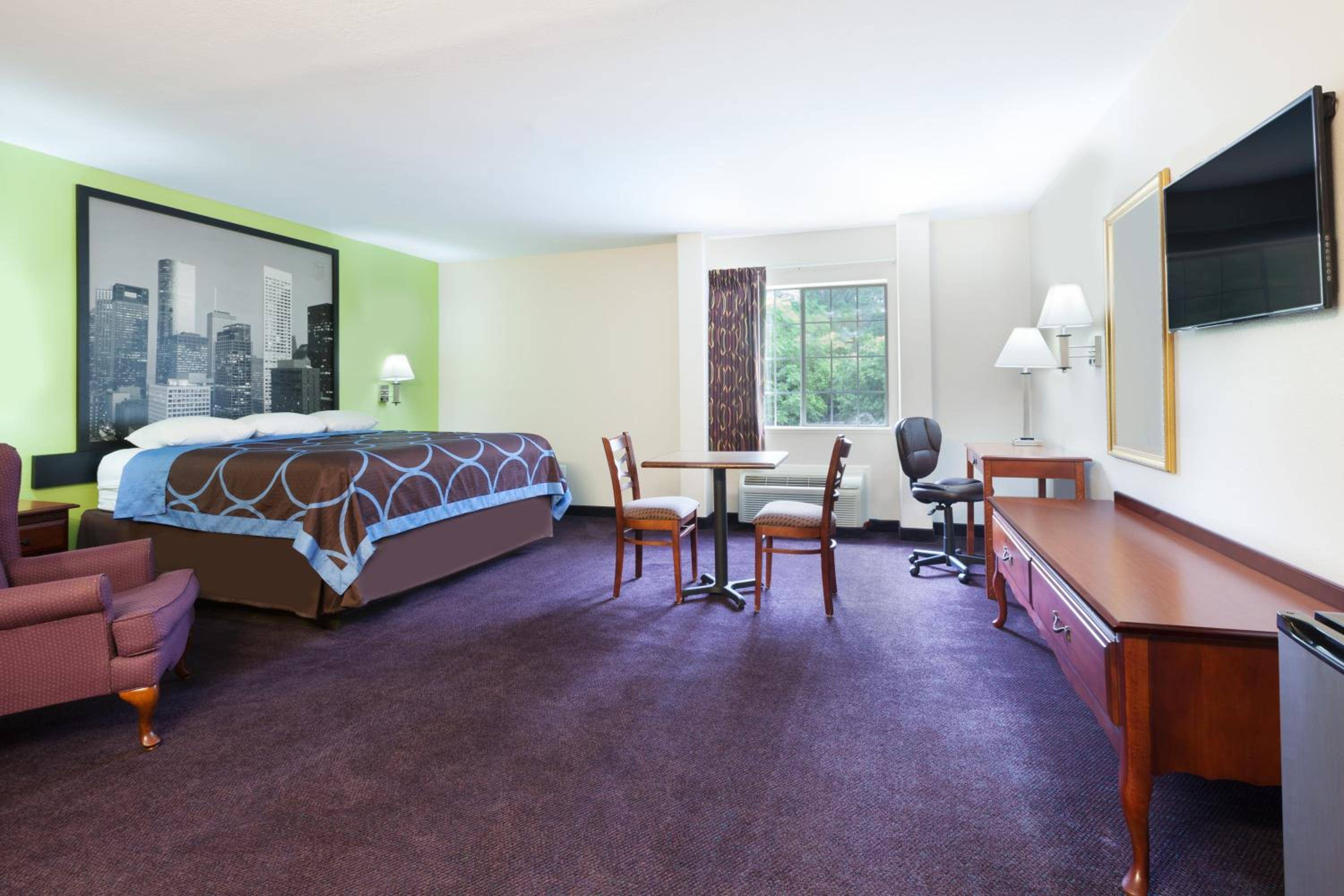 Super 8 by Wyndham Huntsville