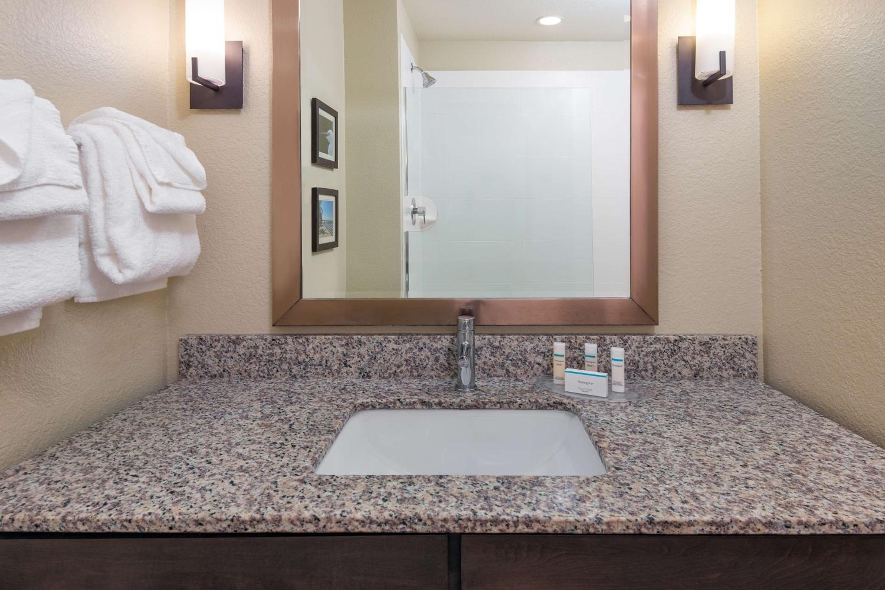 Ameniti Bay - Best Western Signature Collection