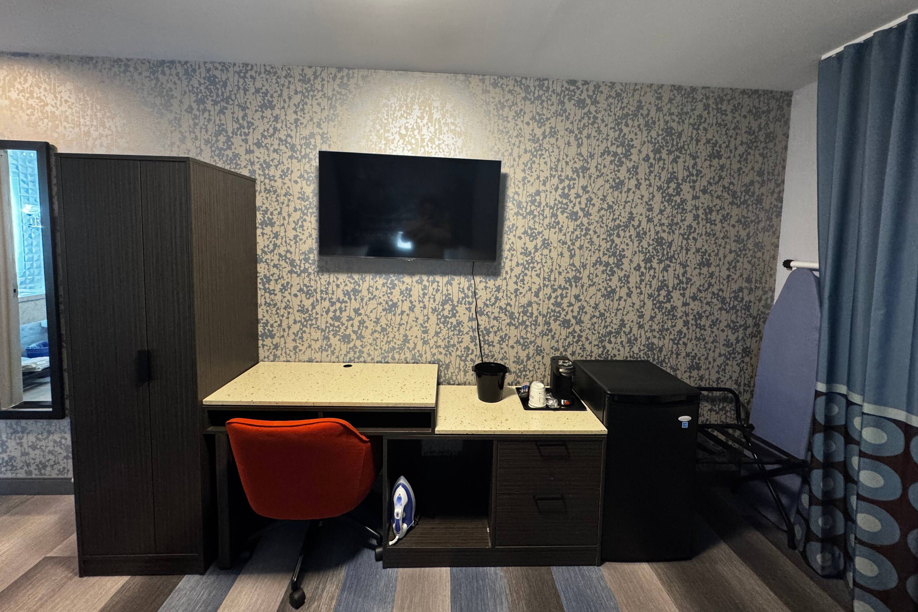 Super 8 by Wyndham Brooklyn Fulton Street Broadway Junction