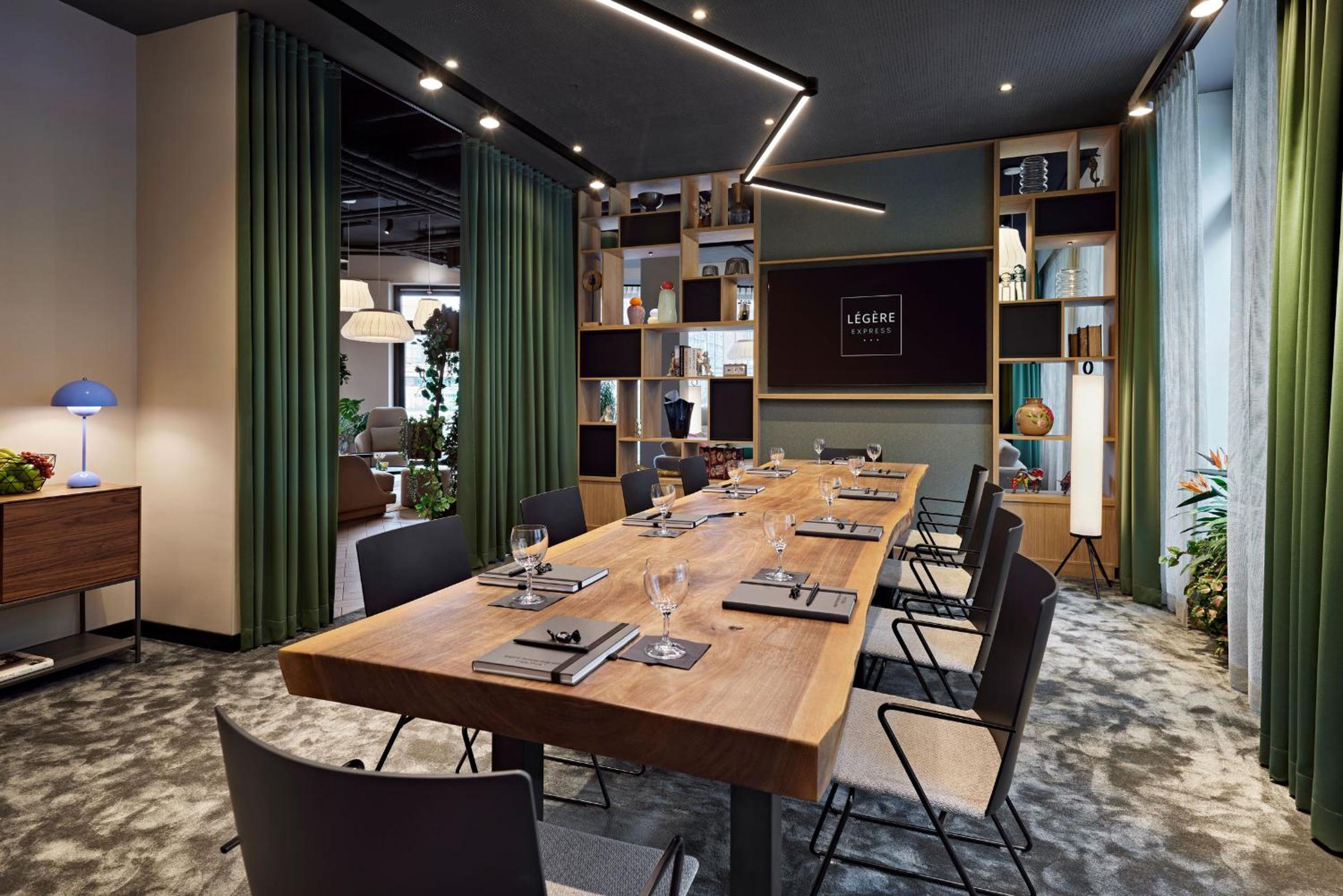 LÉGÈRE EXPRESS Leipzig