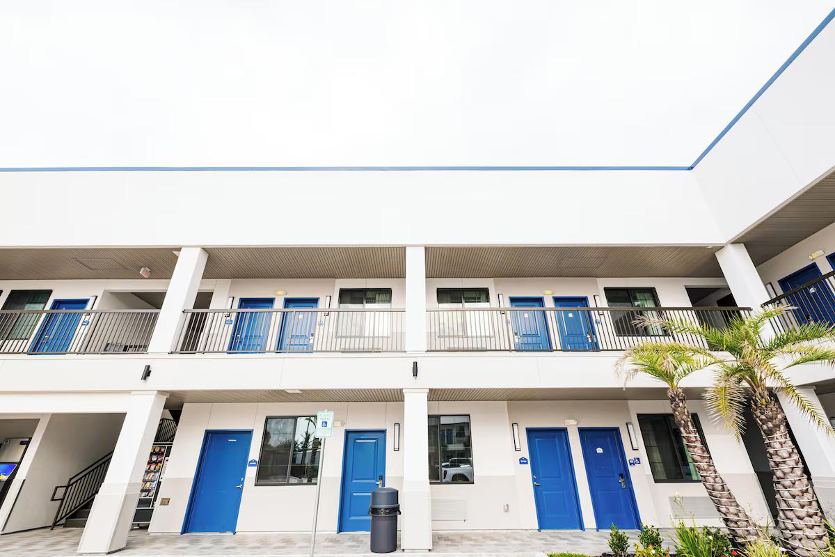 Palace Inn Blue I45 & Edgebrooke