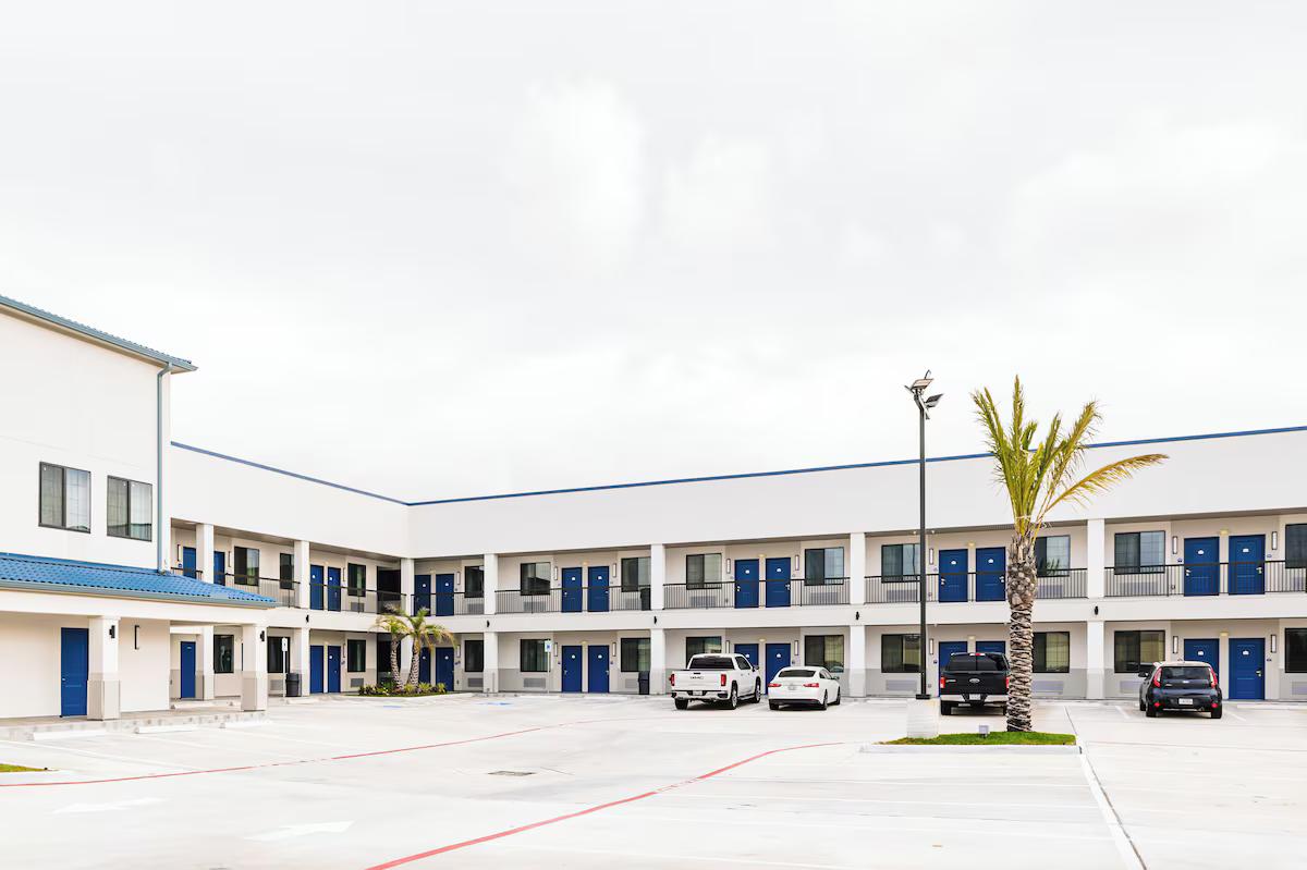 Palace Inn Blue I45 & Edgebrooke