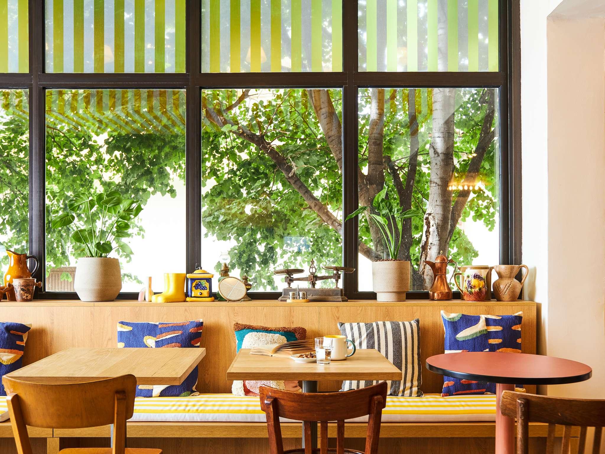 greet hotel Marseille Parc Chanot Vélodrome