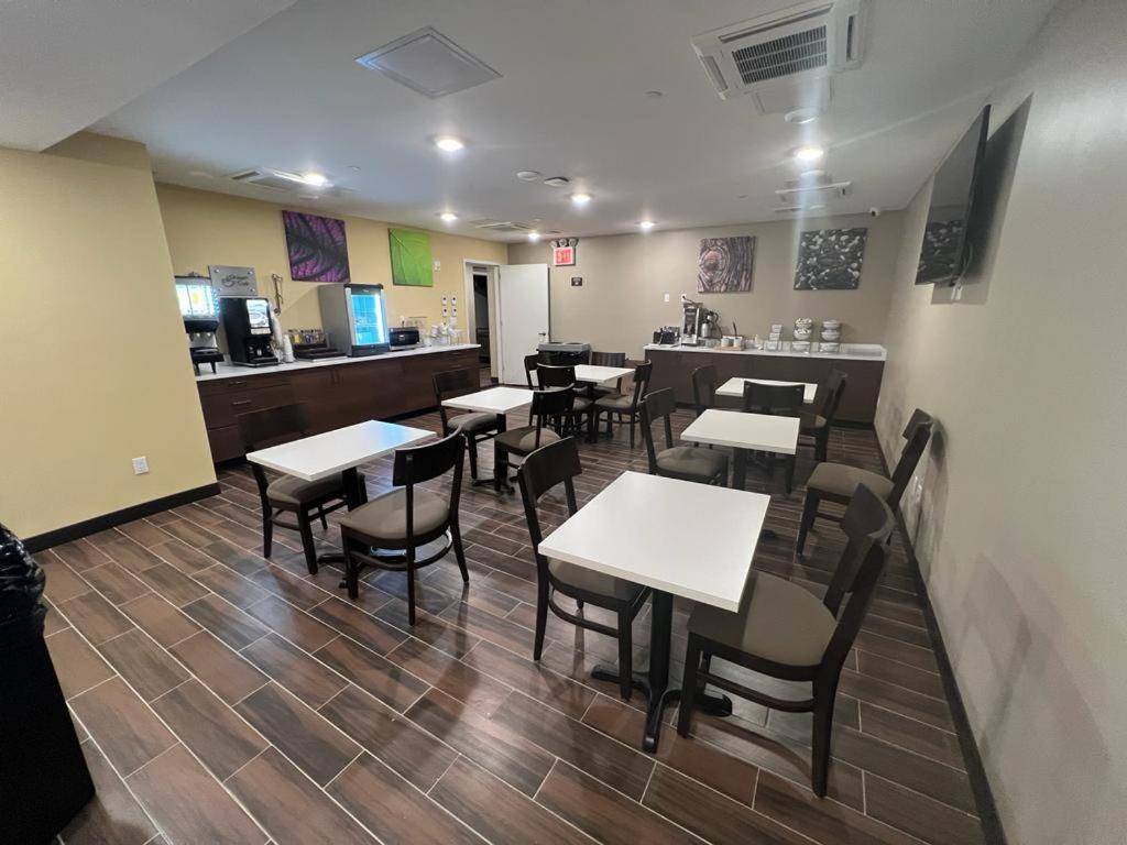 Red Roof Plus 3rd Avenue Brooklyn