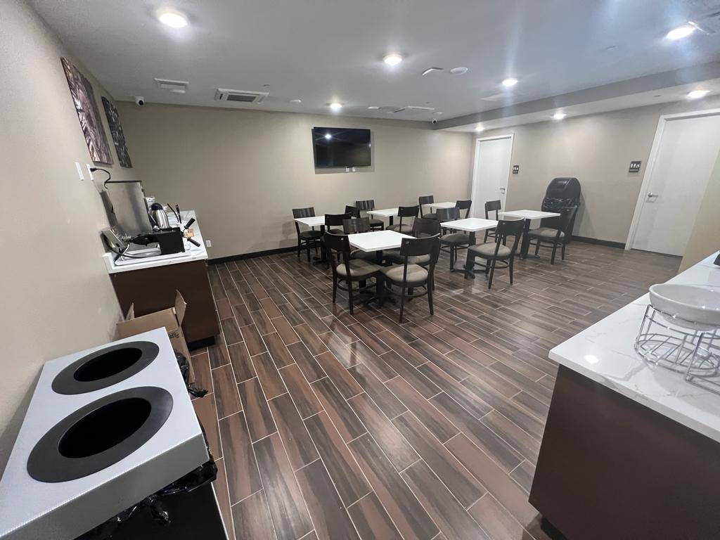 Red Roof Plus 3rd Avenue Brooklyn