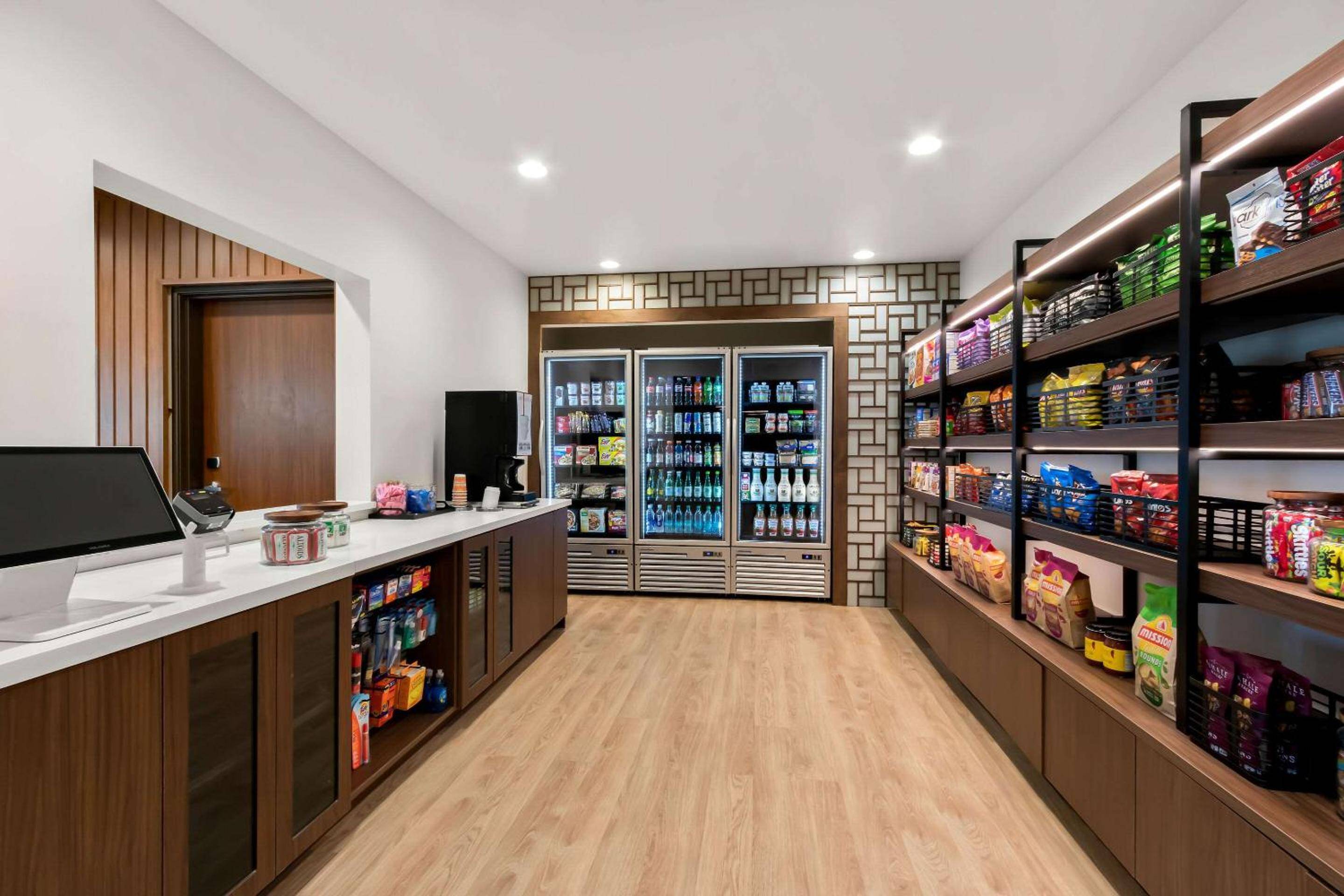 Everhome Suites Glendale Sports Entertainment District