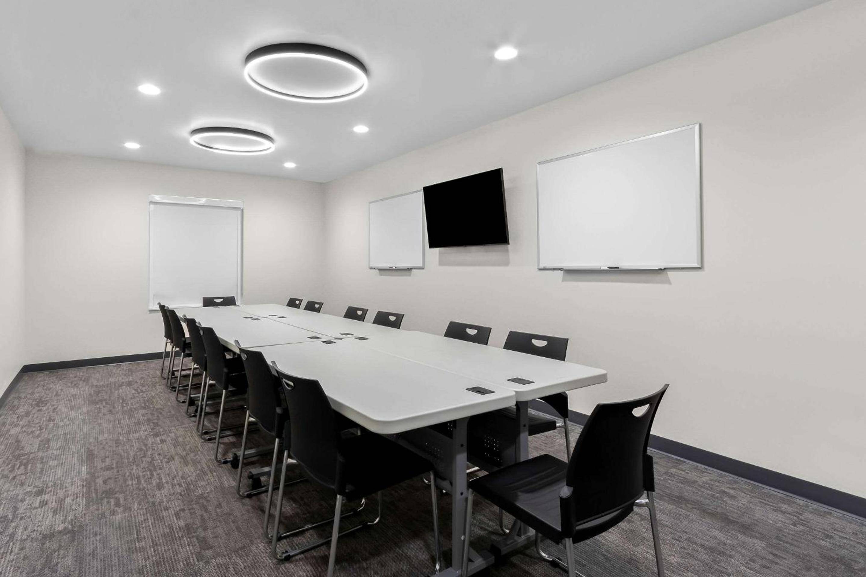 Everhome Suites Glendale Sports Entertainment District