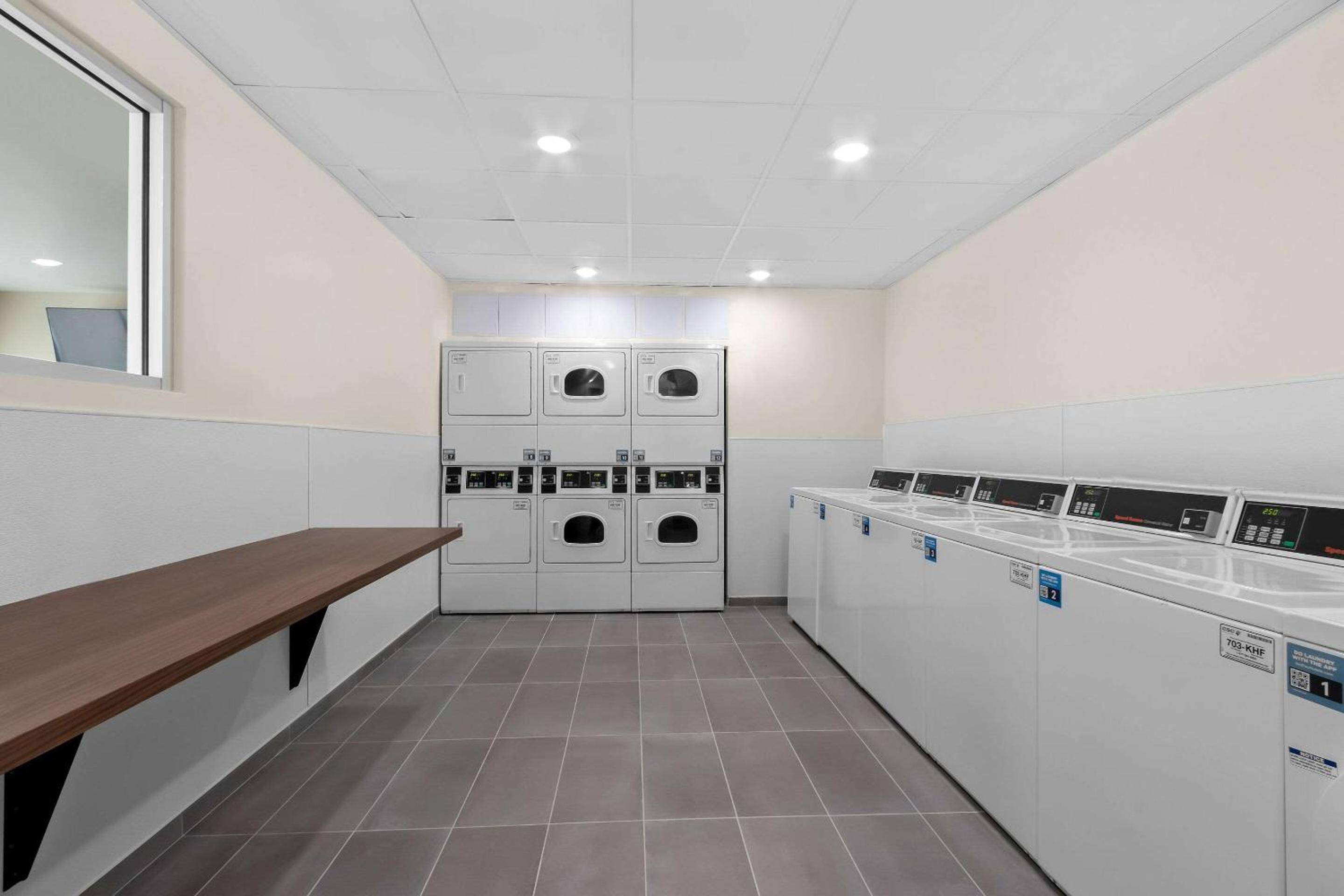 Everhome Suites Glendale Sports Entertainment District