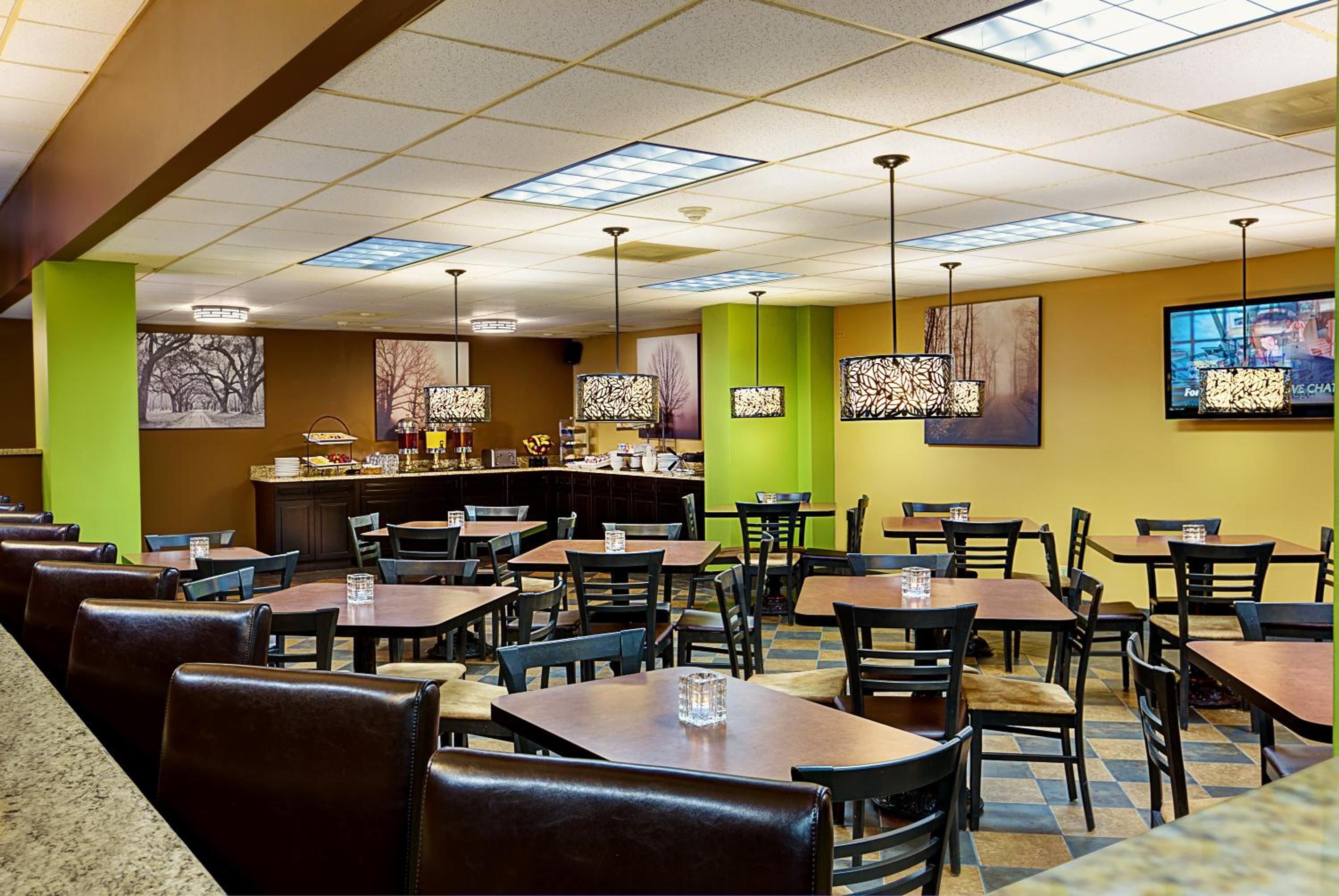 Whispering woods hotel and conference center