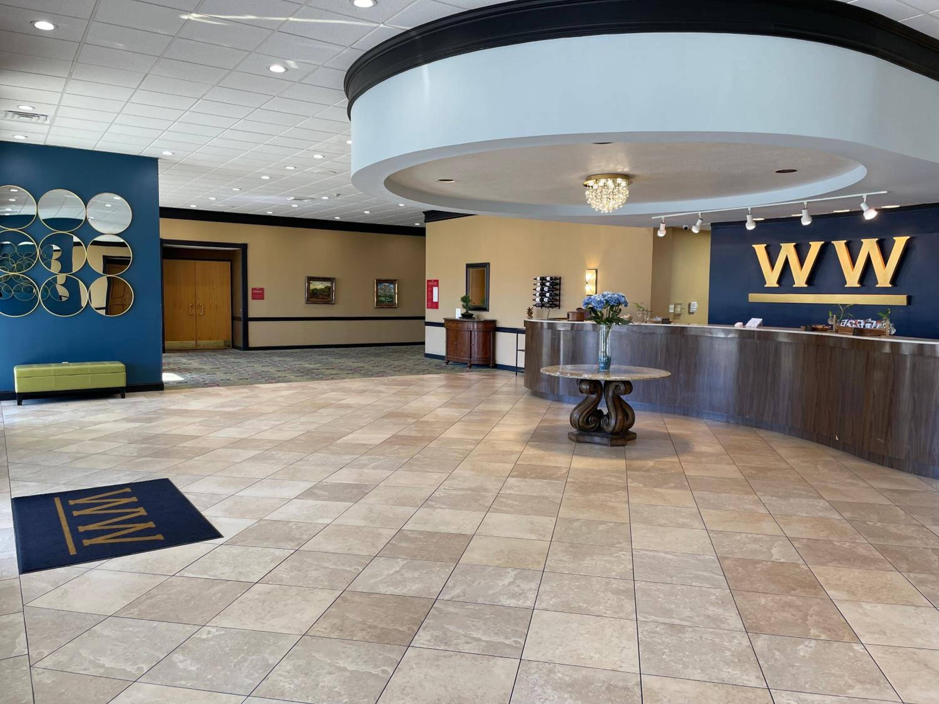 Whispering woods hotel and conference center