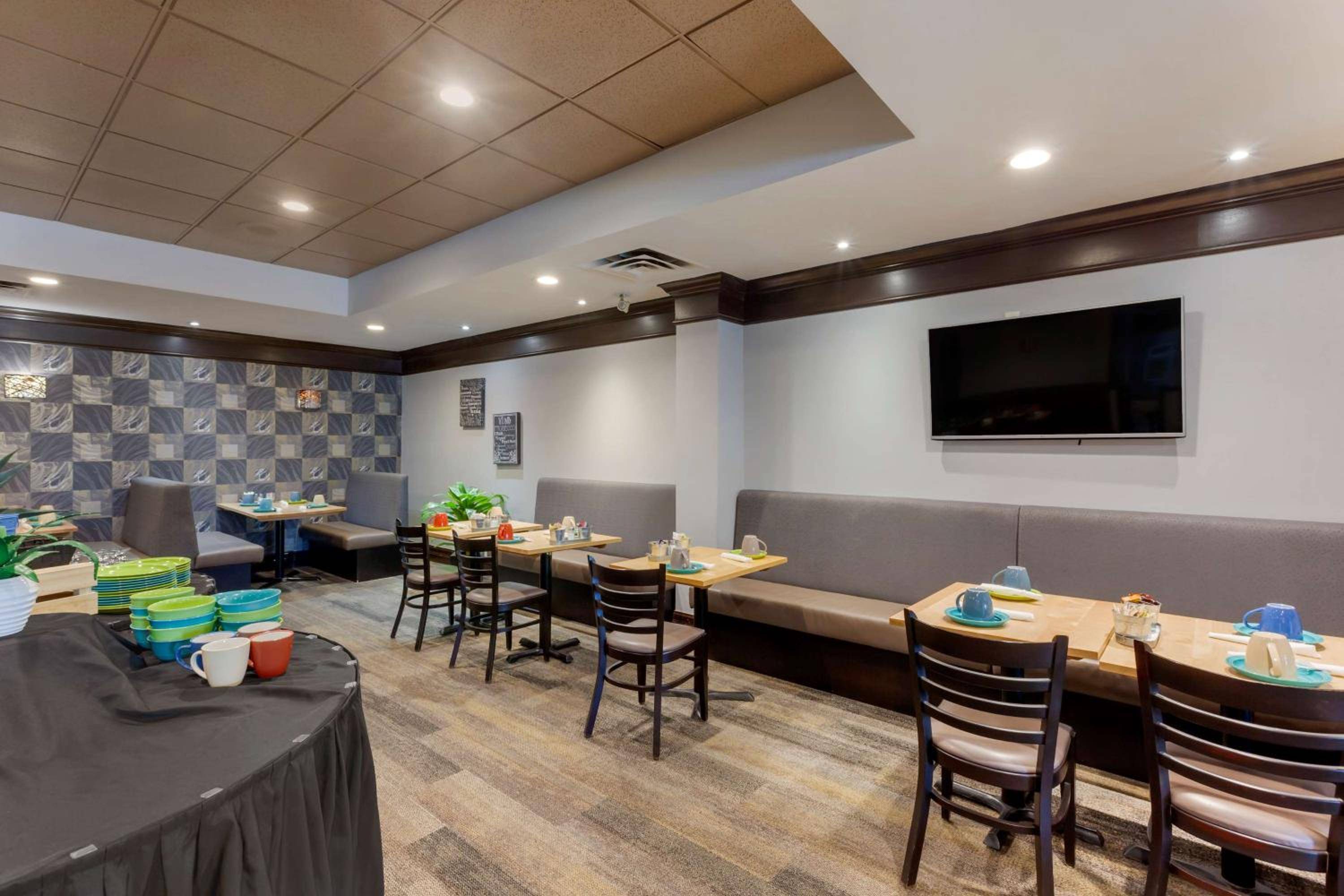 Best Western Plus Toronto Airport Hotel