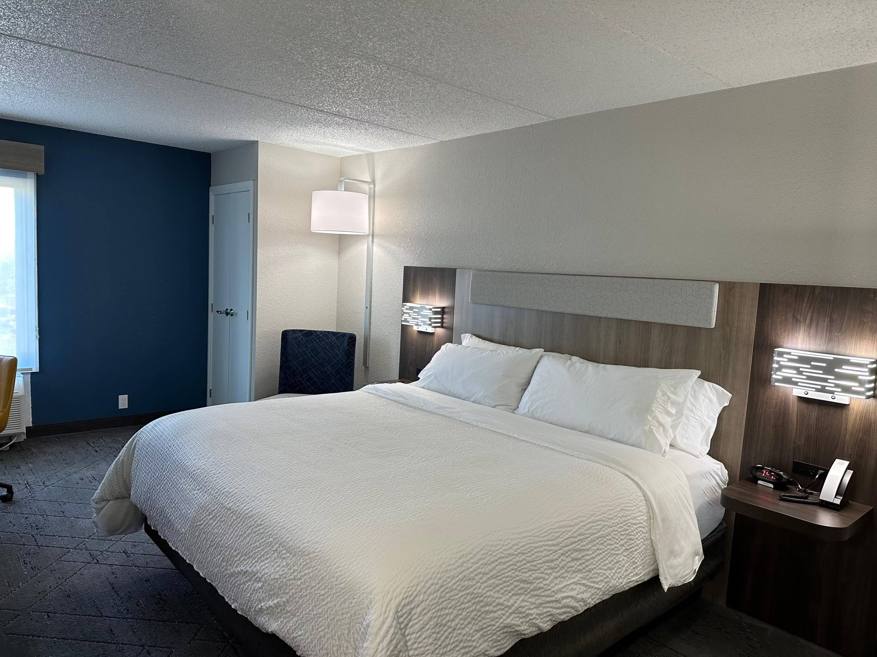 Holiday Inn Express & Suites Eden Prairie - Minneapolis, an IHG Hotel