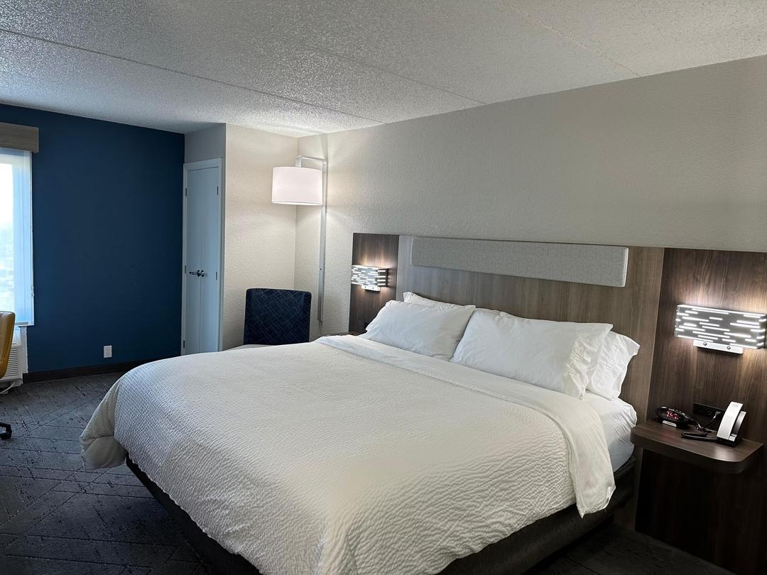 Holiday Inn Express & Suites Eden Prairie - Minneapolis, an IHG Hotel