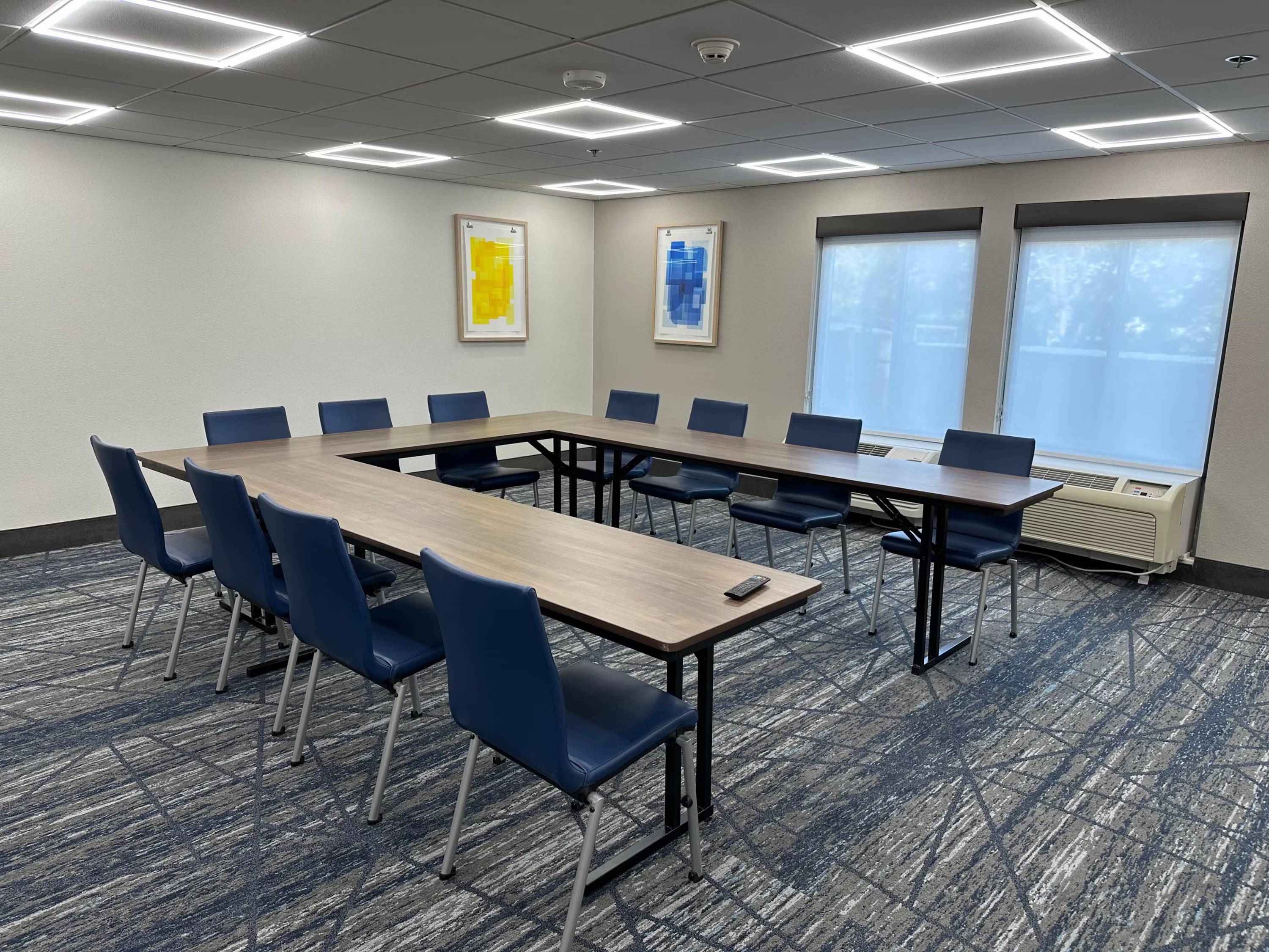 Holiday Inn Express & Suites Eden Prairie - Minneapolis, an IHG Hotel