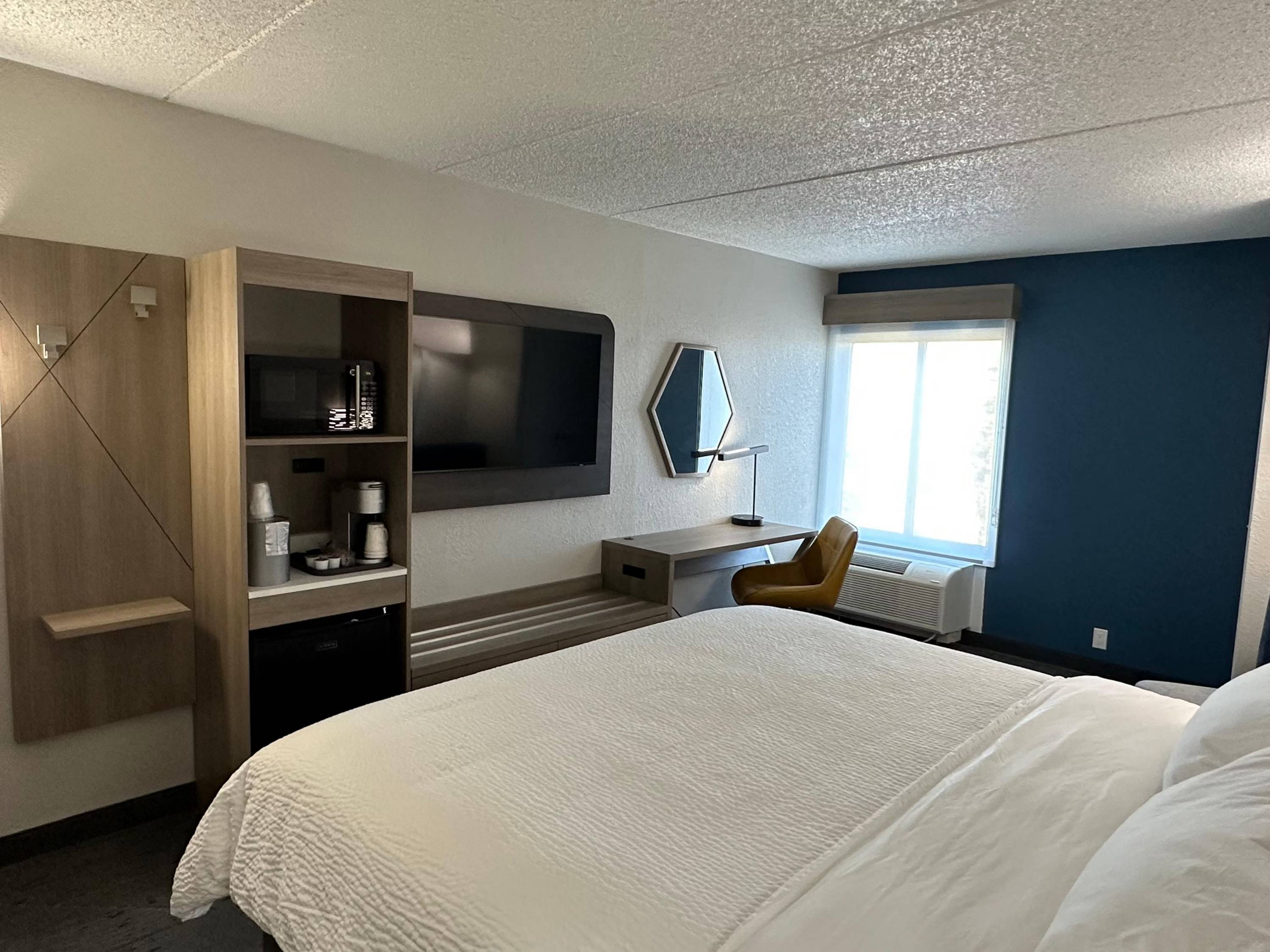 Holiday Inn Express & Suites Eden Prairie - Minneapolis, an IHG Hotel