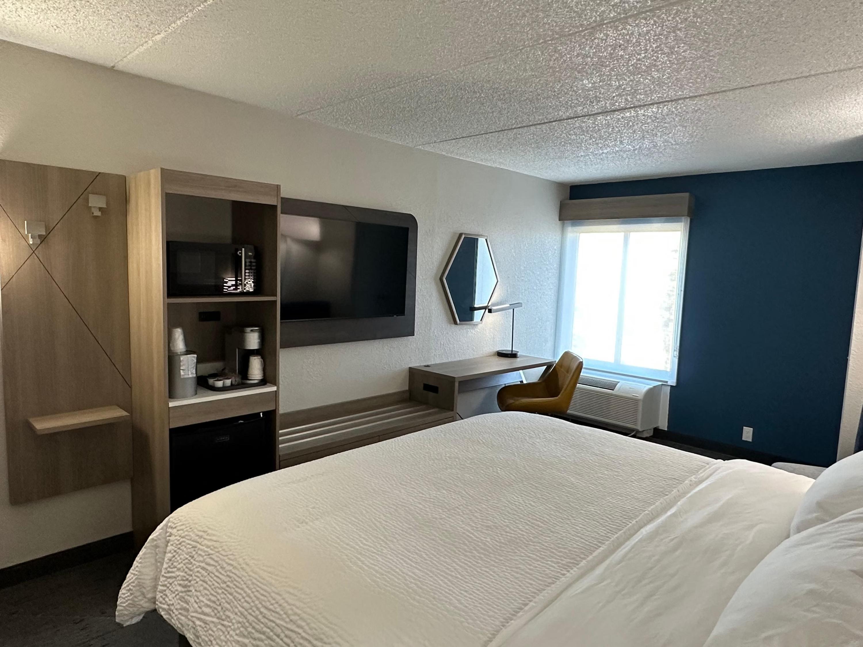 Holiday Inn Express & Suites Eden Prairie - Minneapolis, an IHG Hotel