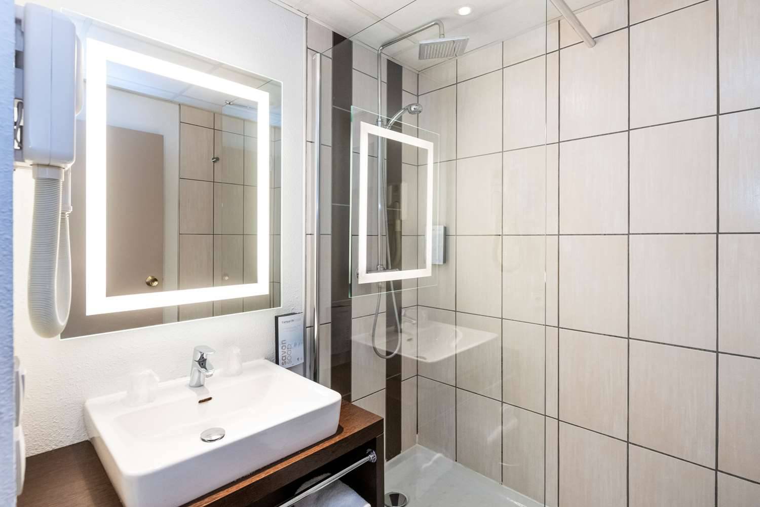 Campanile Reims Centre - Cathédrale