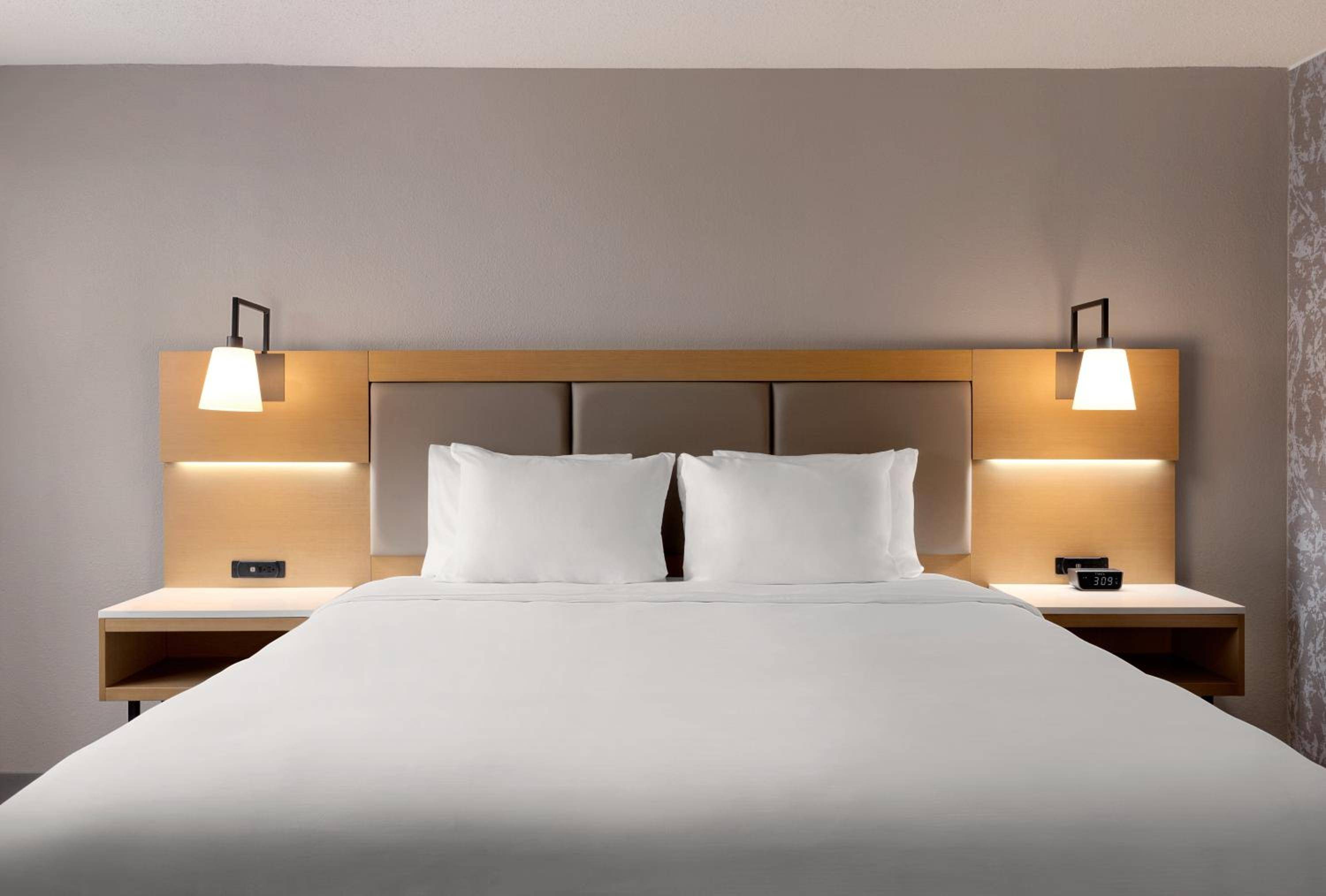 Holiday Inn Philadelphia Arpt-Stadium Area by IHG